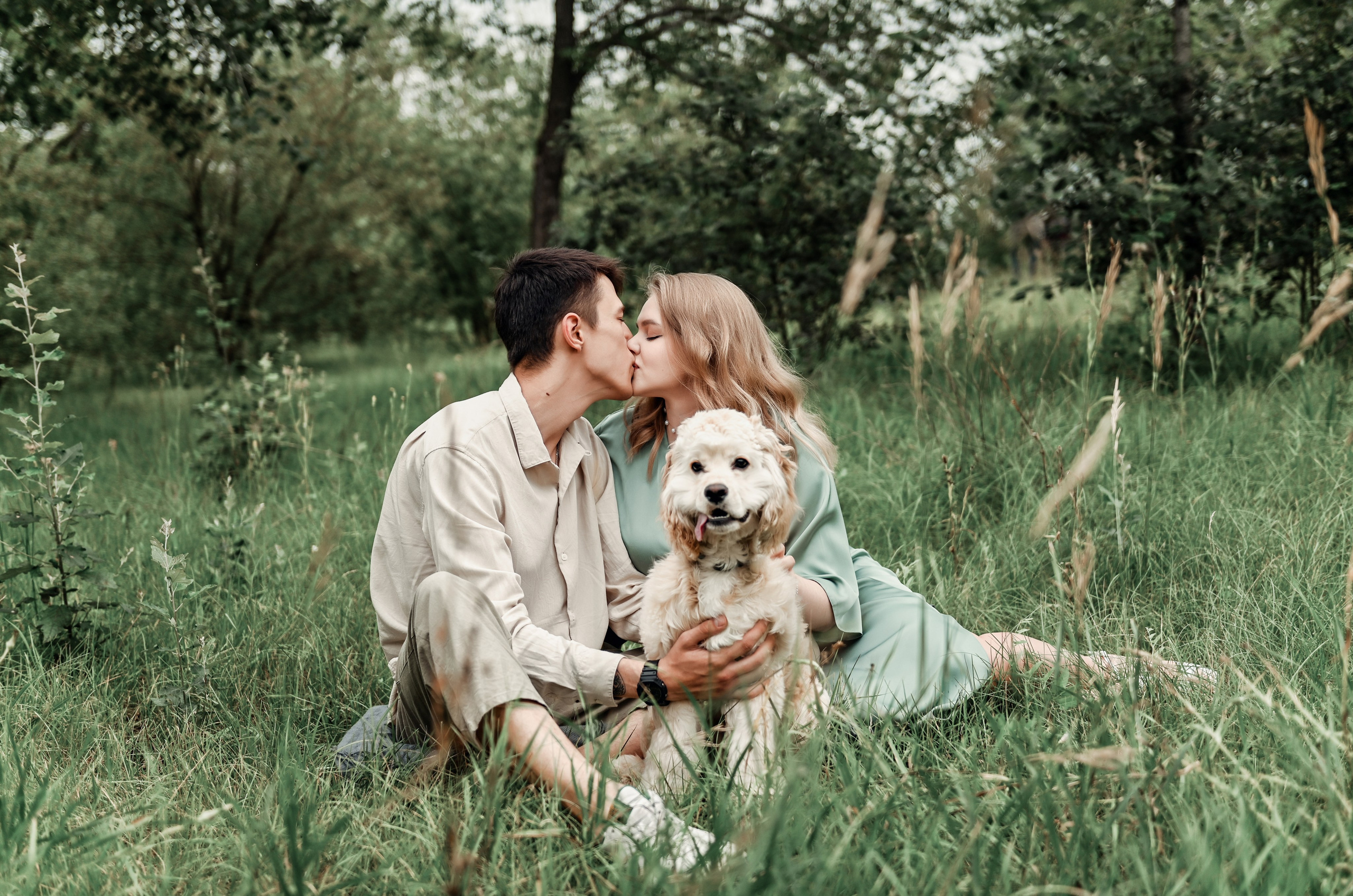 Love story прогулка вместе с песиком))). Свадебный, семейный, детский, контент фотограф в Омске Максим Ильин