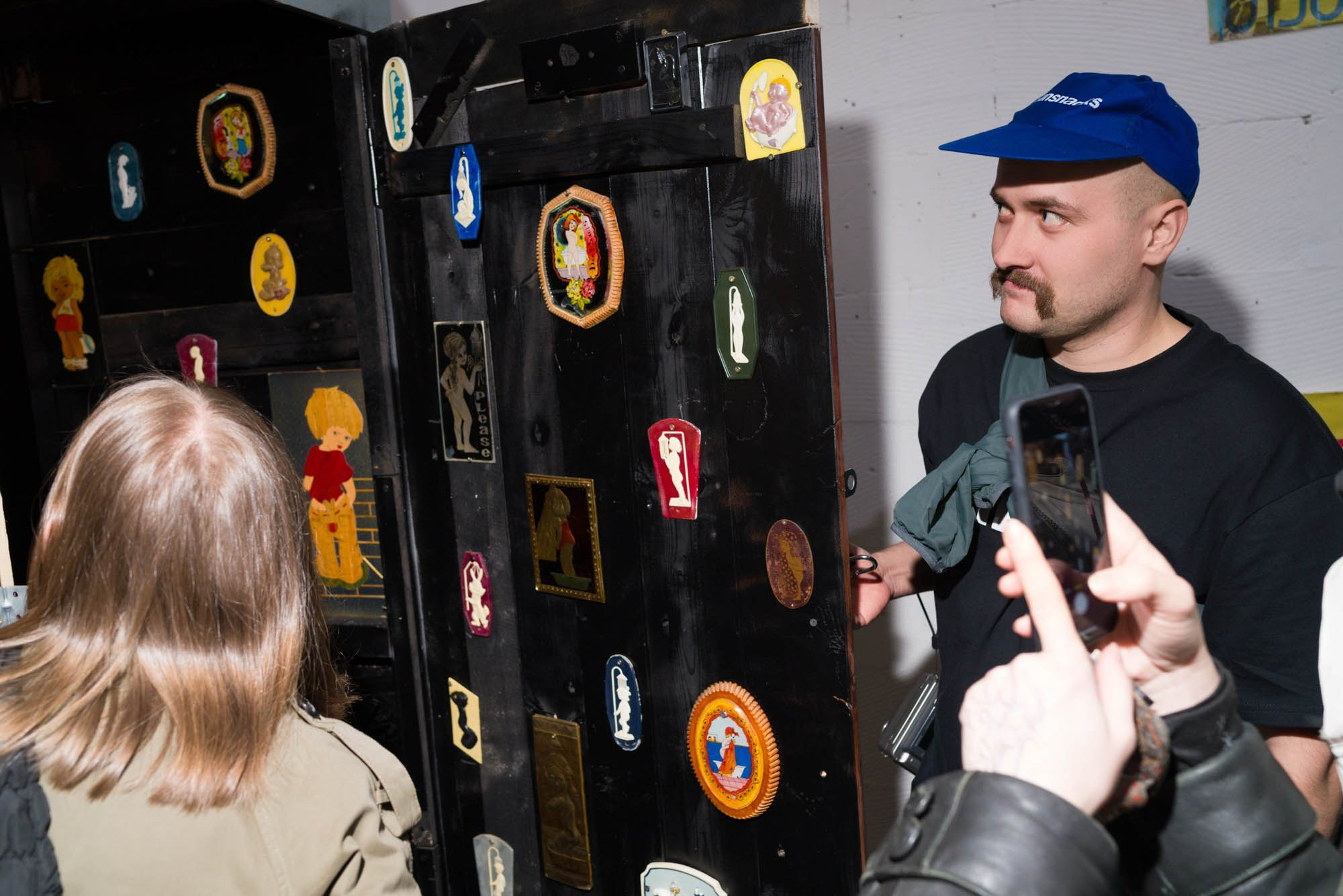 Вернисаж выставки «Параллельные сны» @ 10.203. Фотограф Саша Оверчук