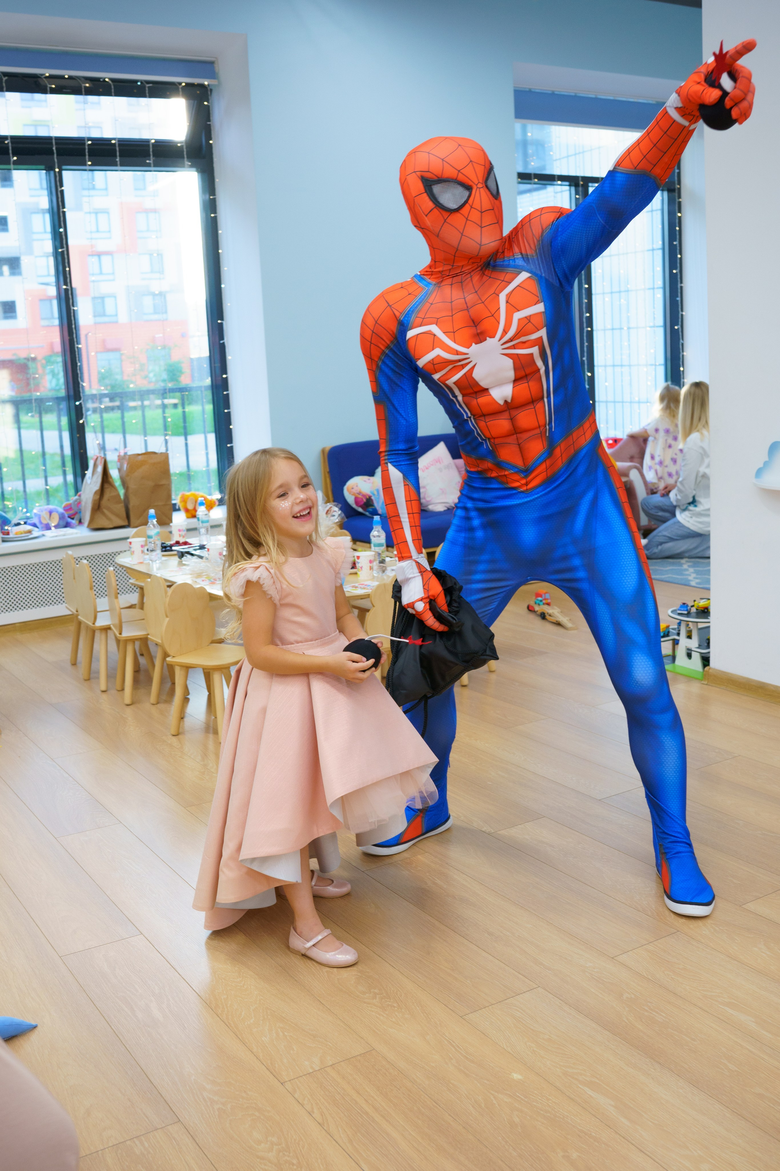 Репортажная съемка дня рождения в лофте. Фотограф Екатерина Канчалаба