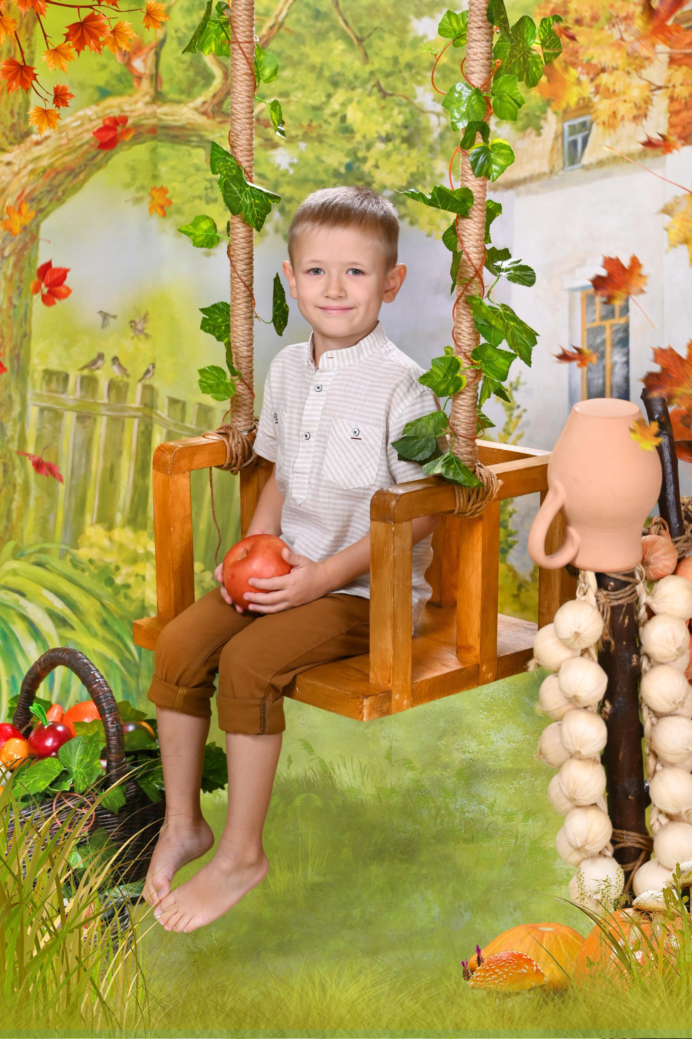 На качелях. ФотоАрт