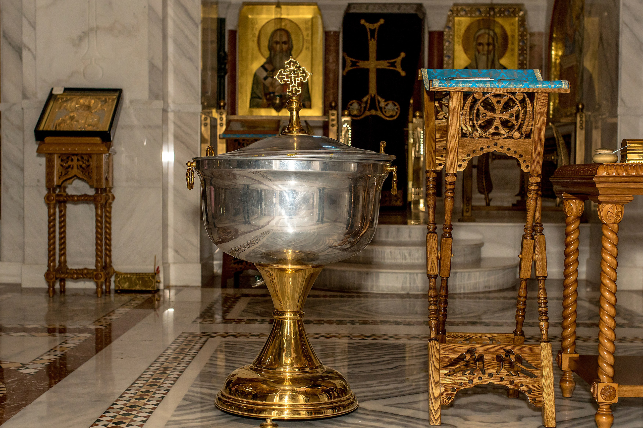 Крещение в храме Покрова Пресвятой Богородицы в Ясенево, Москва