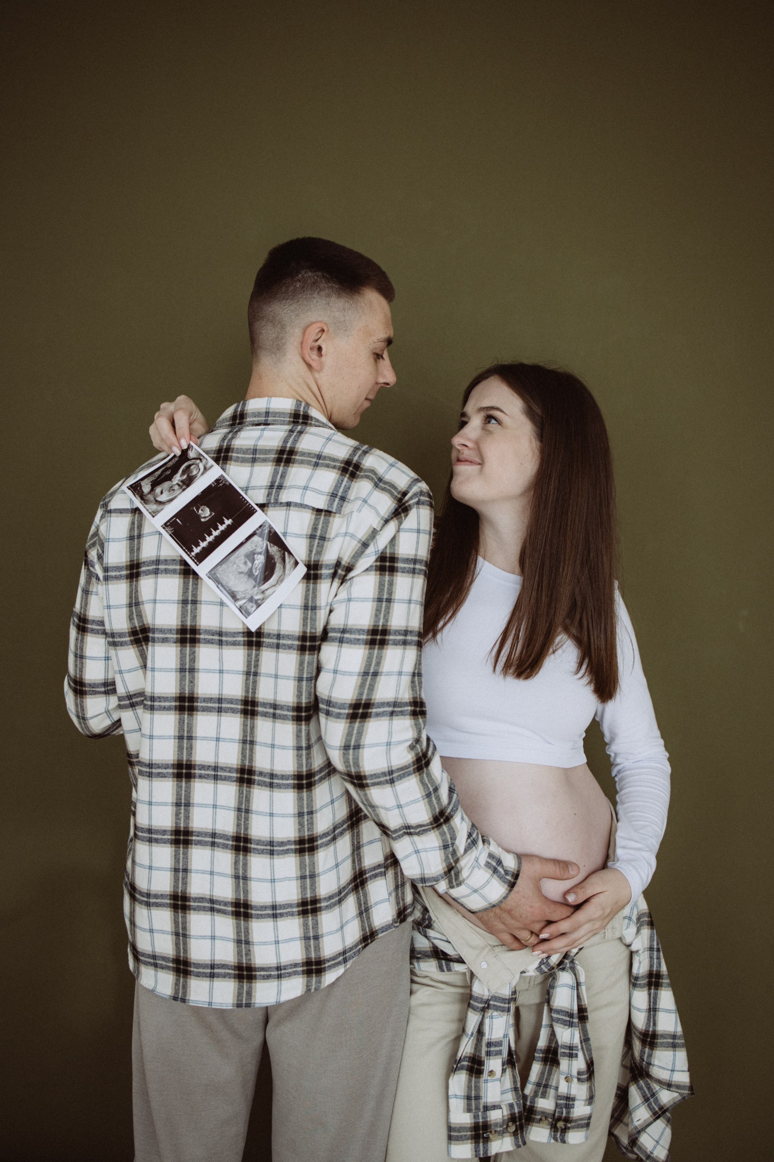 Фотосессия беременности в студии. Семейный фотограф в Минске — Алина Тиханович