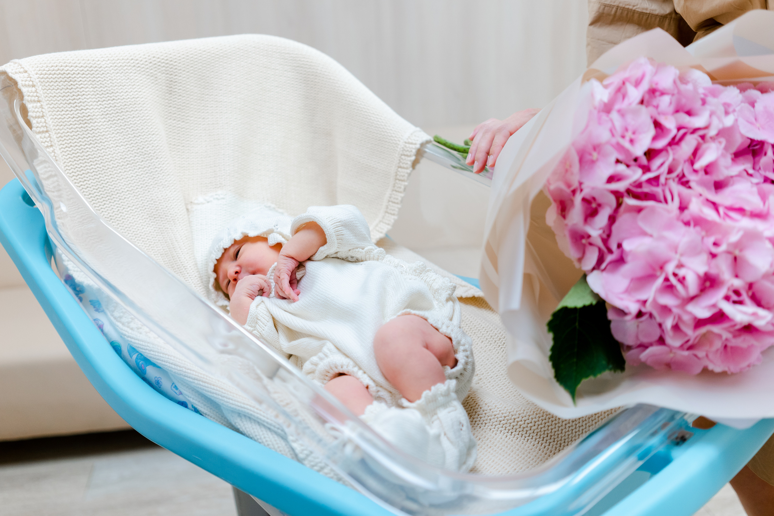 Выписка из роддома. Выпускные альбомы в Екатеринбурге, от Анастасии Саловой