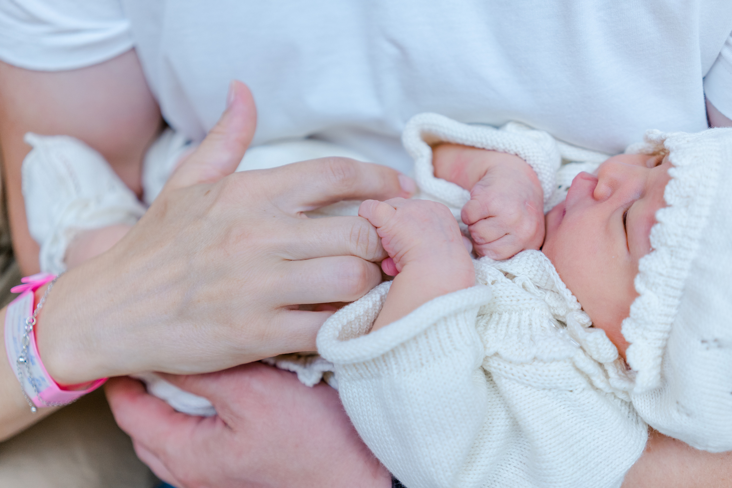 Выписка из роддома. Выпускные альбомы в Екатеринбурге, от Анастасии Саловой