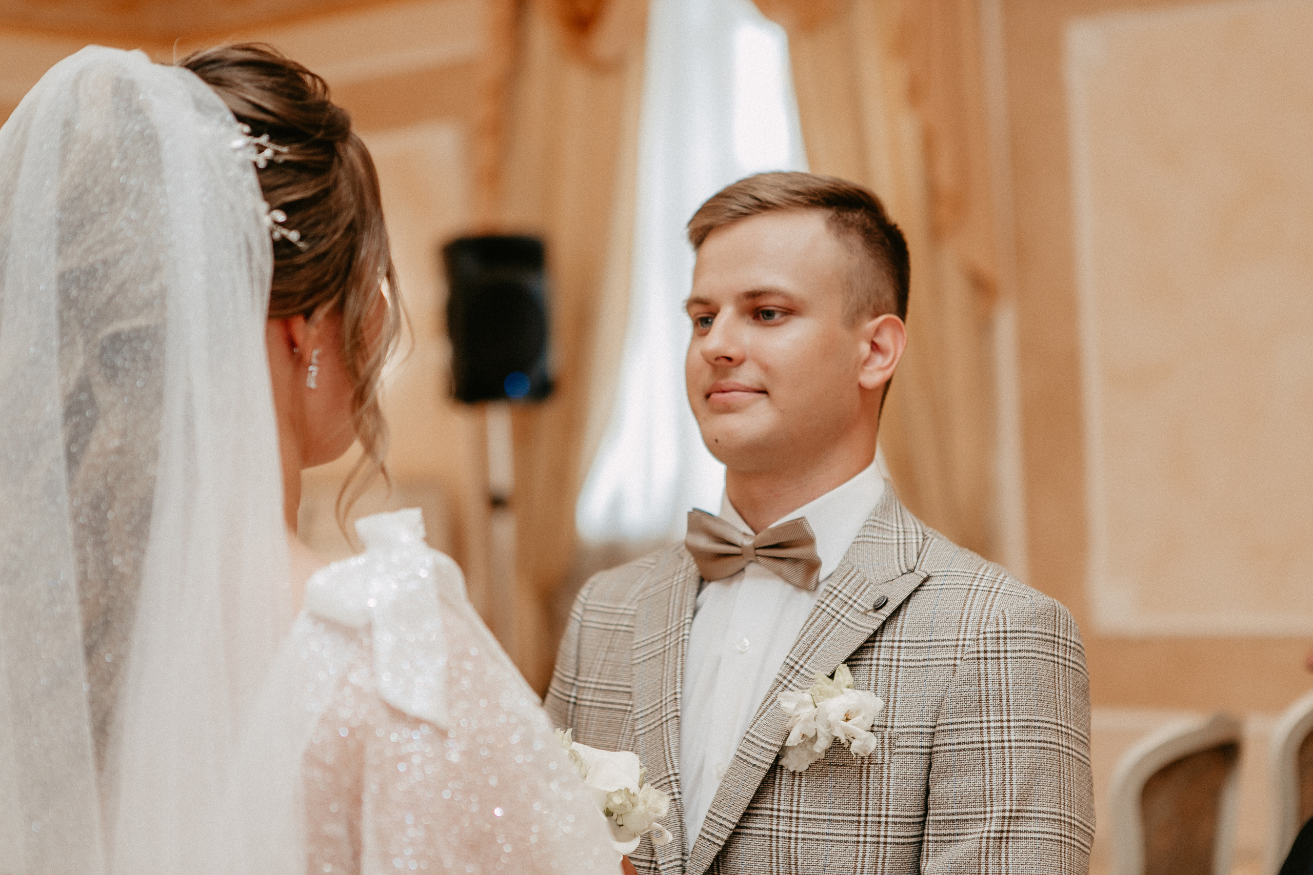 Диана и Илья. Набережная, Президентский дворец. Свадебный фотограф Юлия Сарапульцева, Ижевск