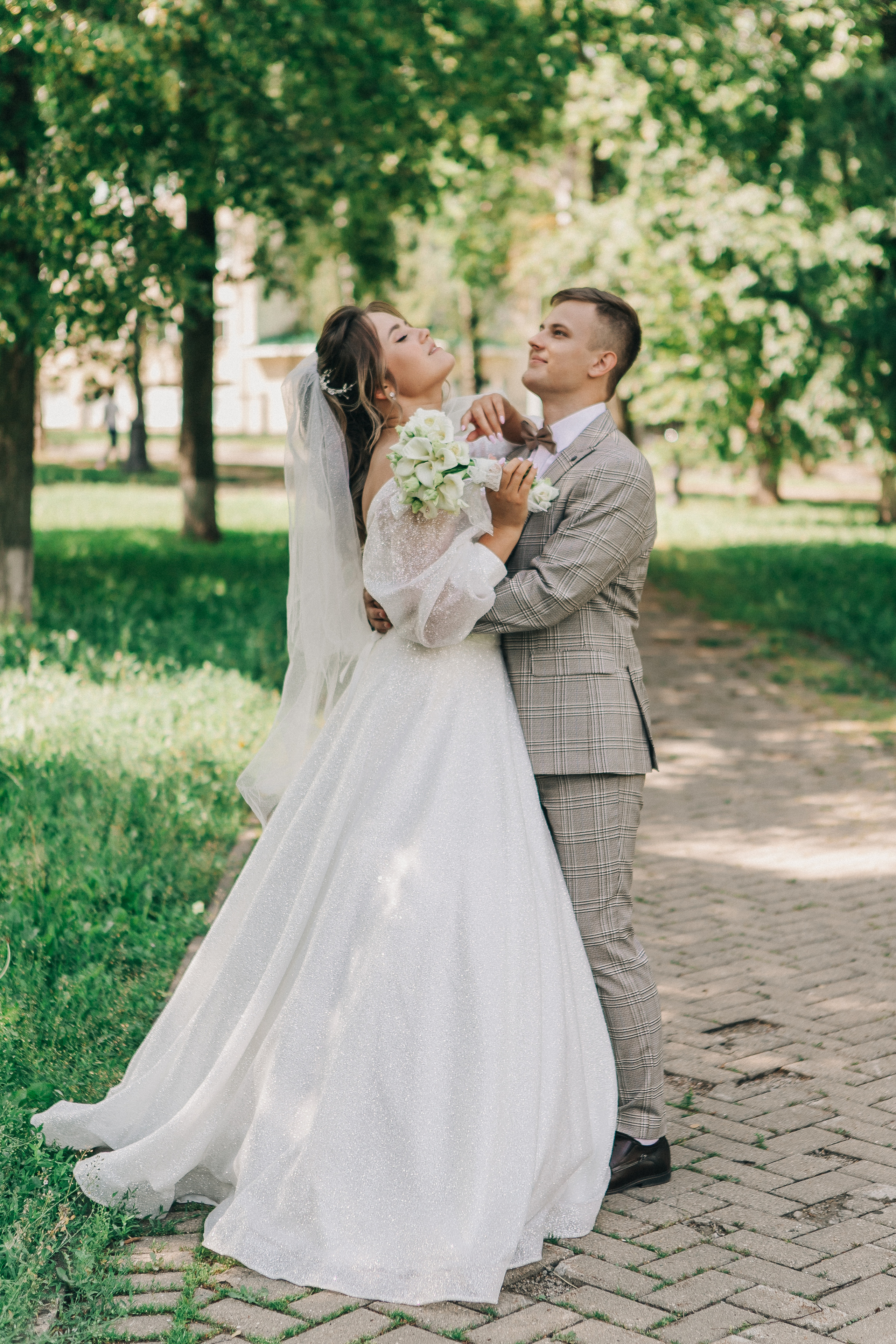 Диана и Илья. Набережная, Президентский дворец. Свадебный фотограф Юлия Сарапульцева, Ижевск