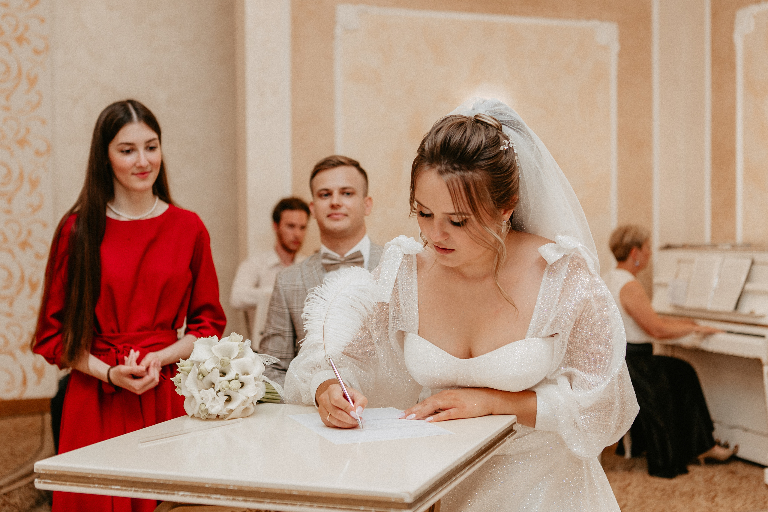 Диана и Илья. Набережная, Президентский дворец. Свадебный фотограф Юлия Сарапульцева, Ижевск