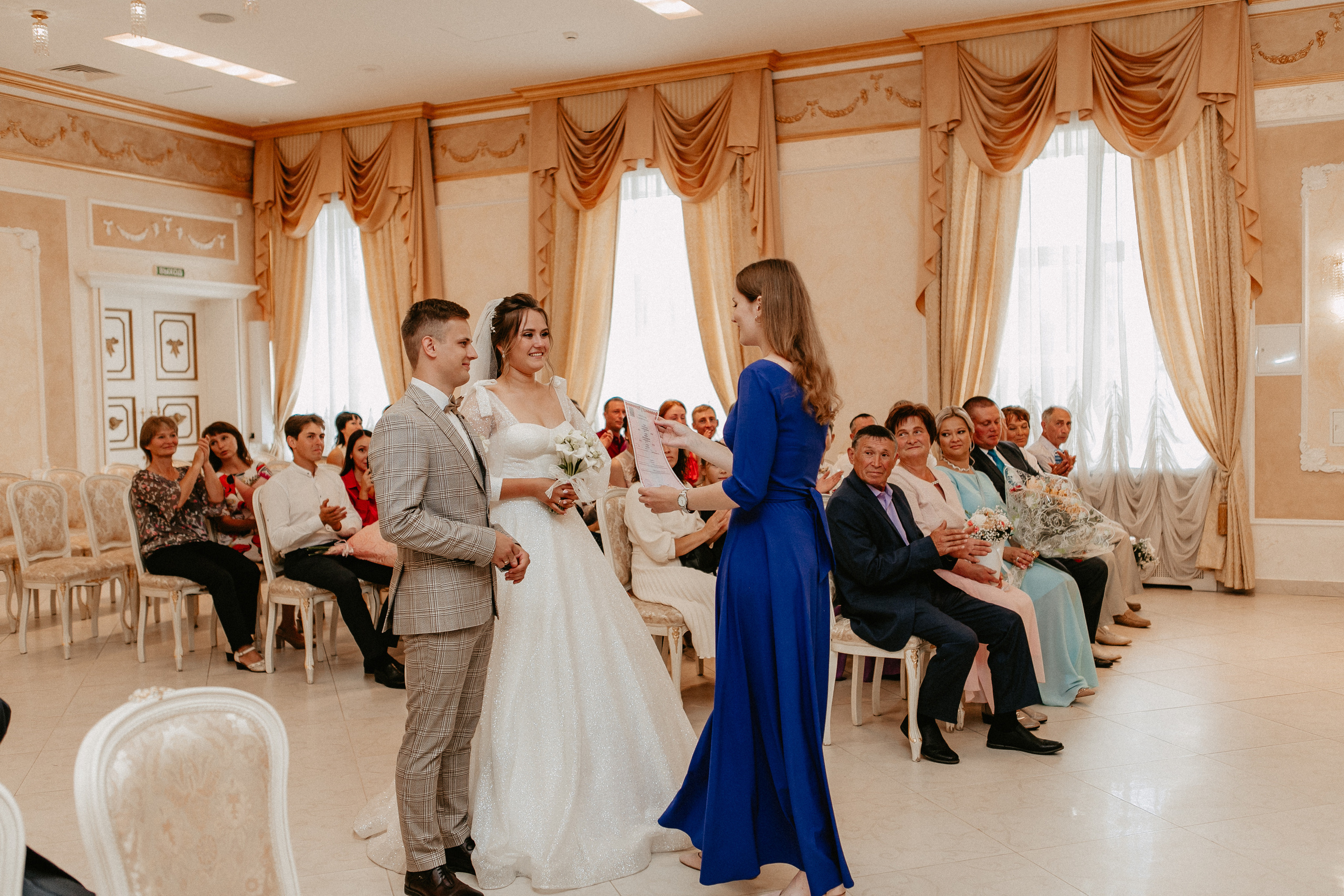 Диана и Илья. Набережная, Президентский дворец. Свадебный фотограф Юлия Сарапульцева, Ижевск