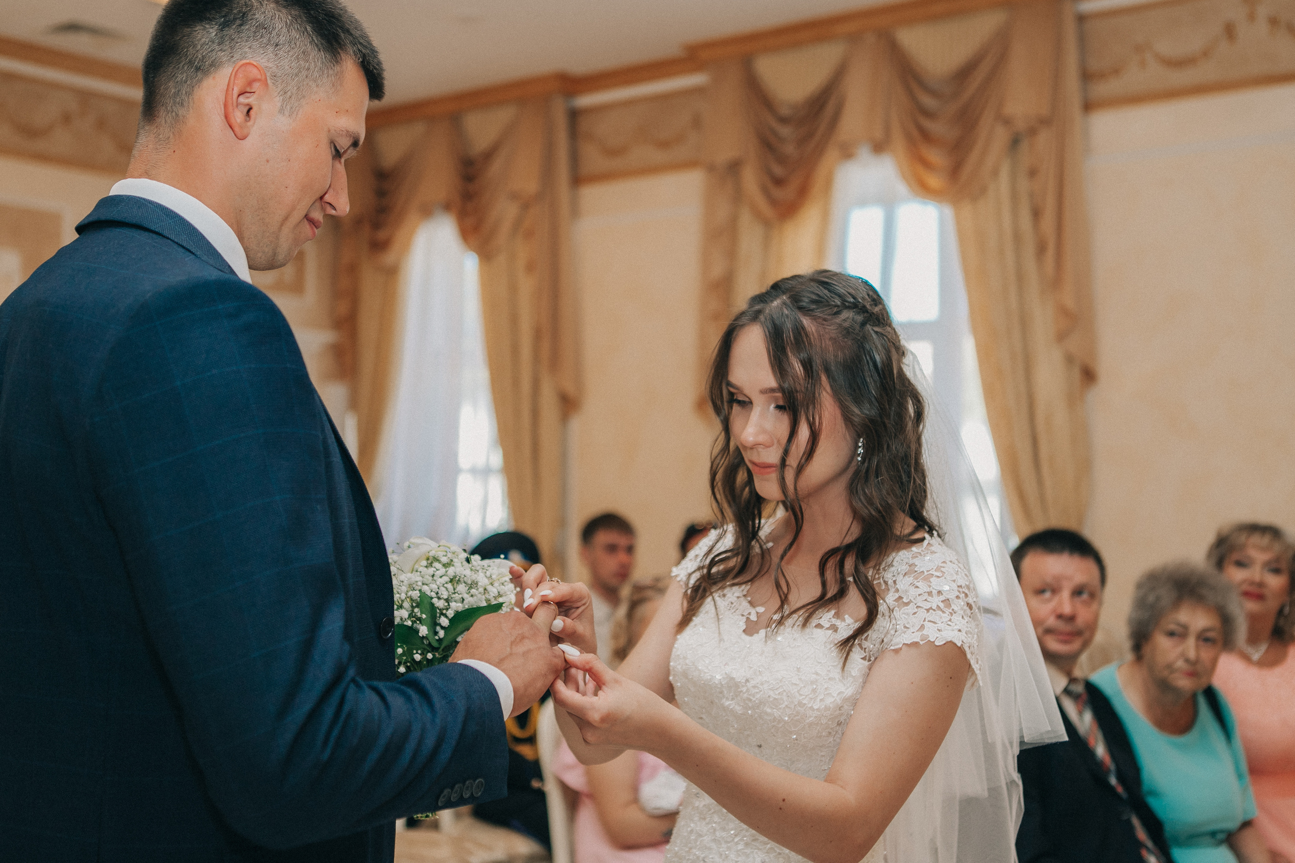 Ксения и Леонид. Бобровая долина, парк Кирова. Свадебный фотограф Юлия Сарапульцева, Ижевск