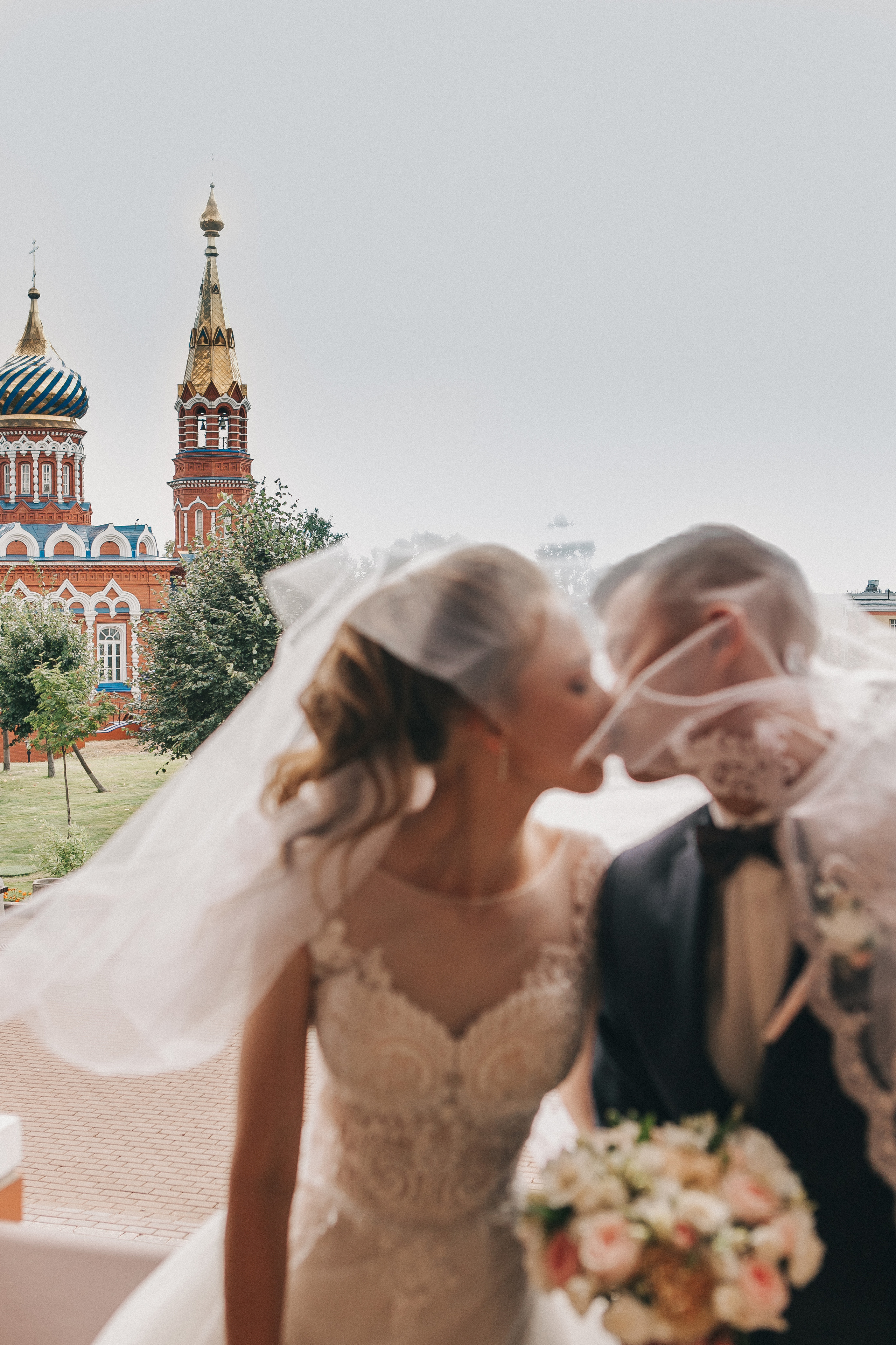 Кристина и Артём. Набережная, парк Кирова, Михайловский собор. Свадебный фотограф Юлия Сарапульцева, Ижевск