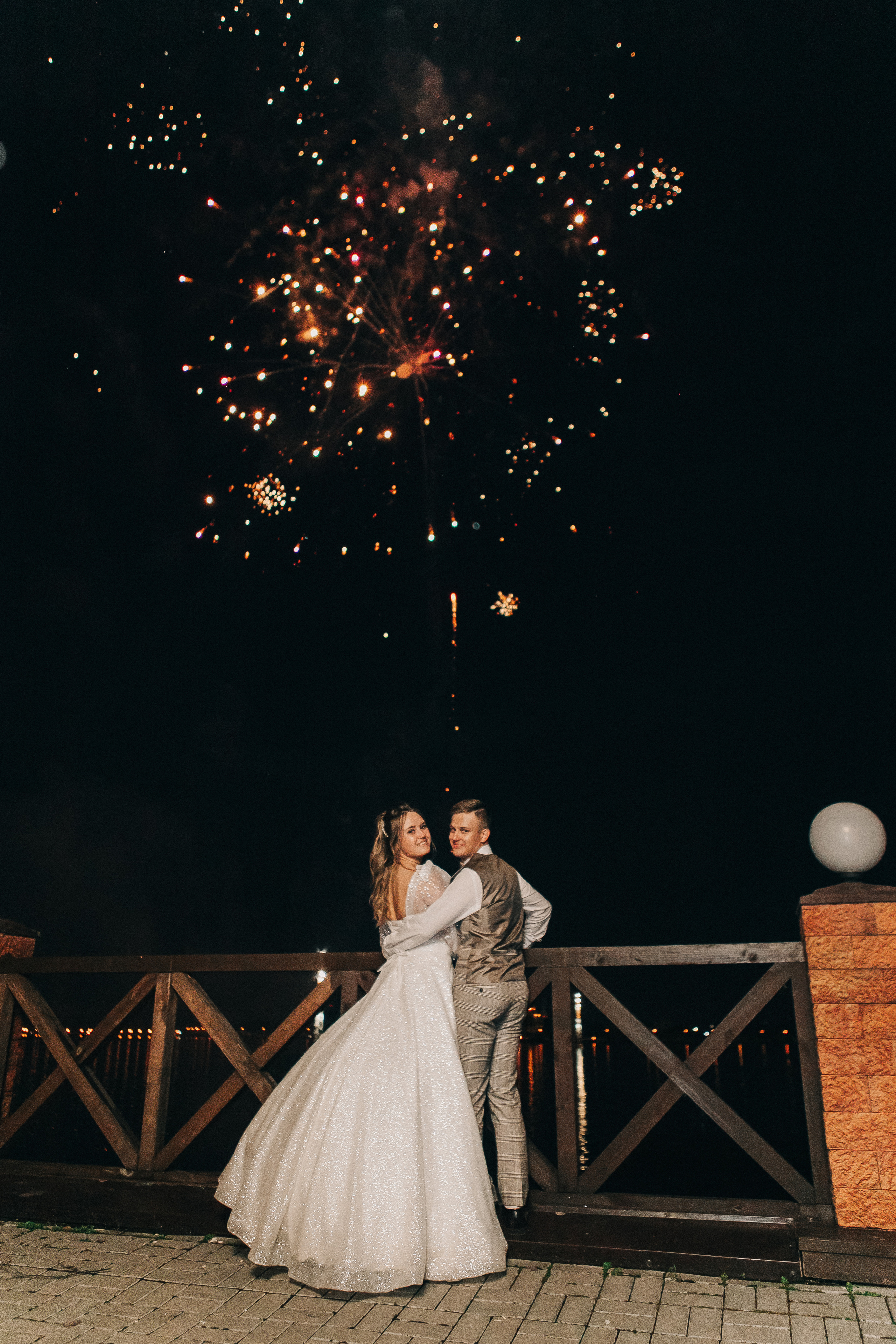 Диана и Илья. Набережная, Президентский дворец. Свадебный фотограф Юлия Сарапульцева, Ижевск