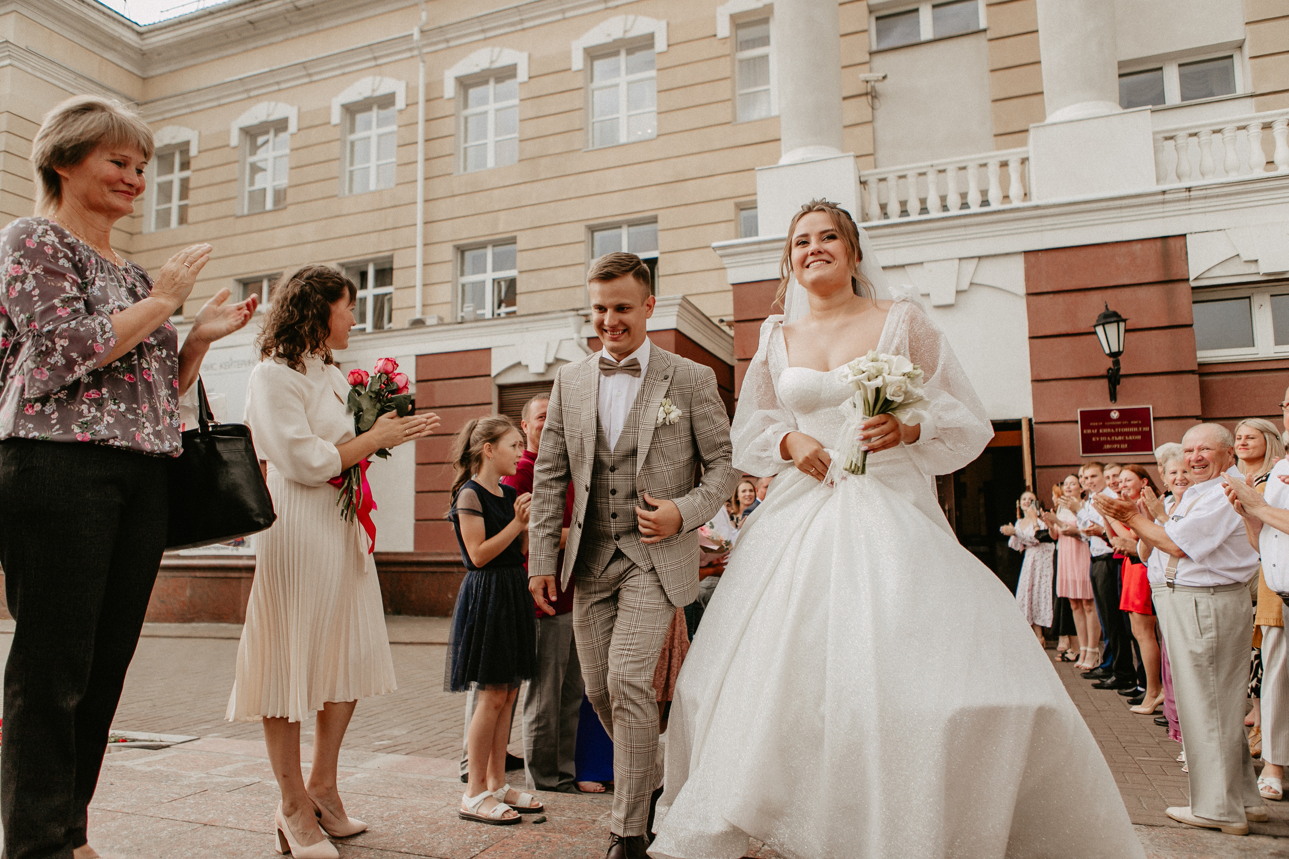 Диана и Илья. Набережная, Президентский дворец. Свадебный фотограф Юлия Сарапульцева, Ижевск