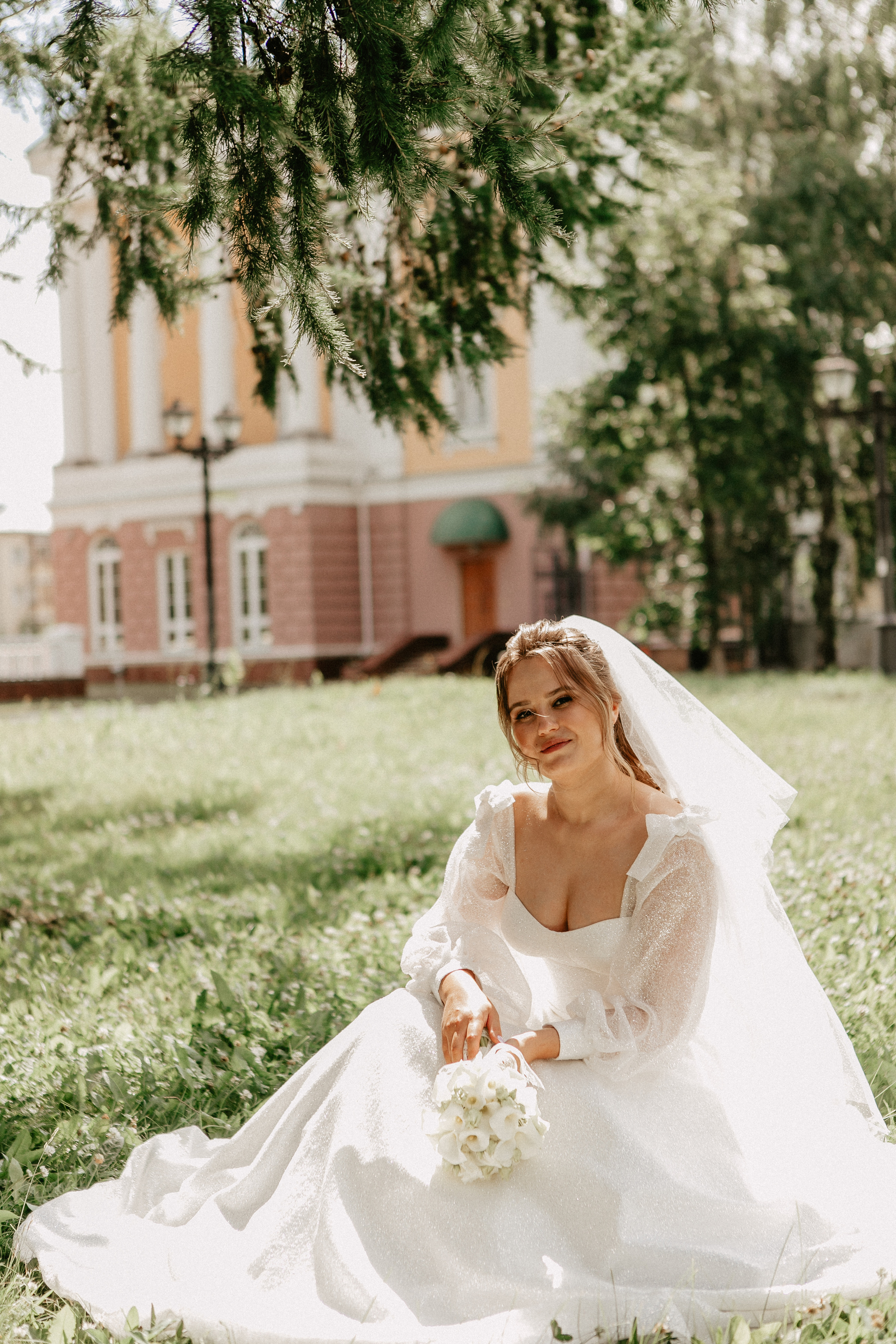 Диана и Илья. Набережная, Президентский дворец. Свадебный фотограф Юлия Сарапульцева, Ижевск