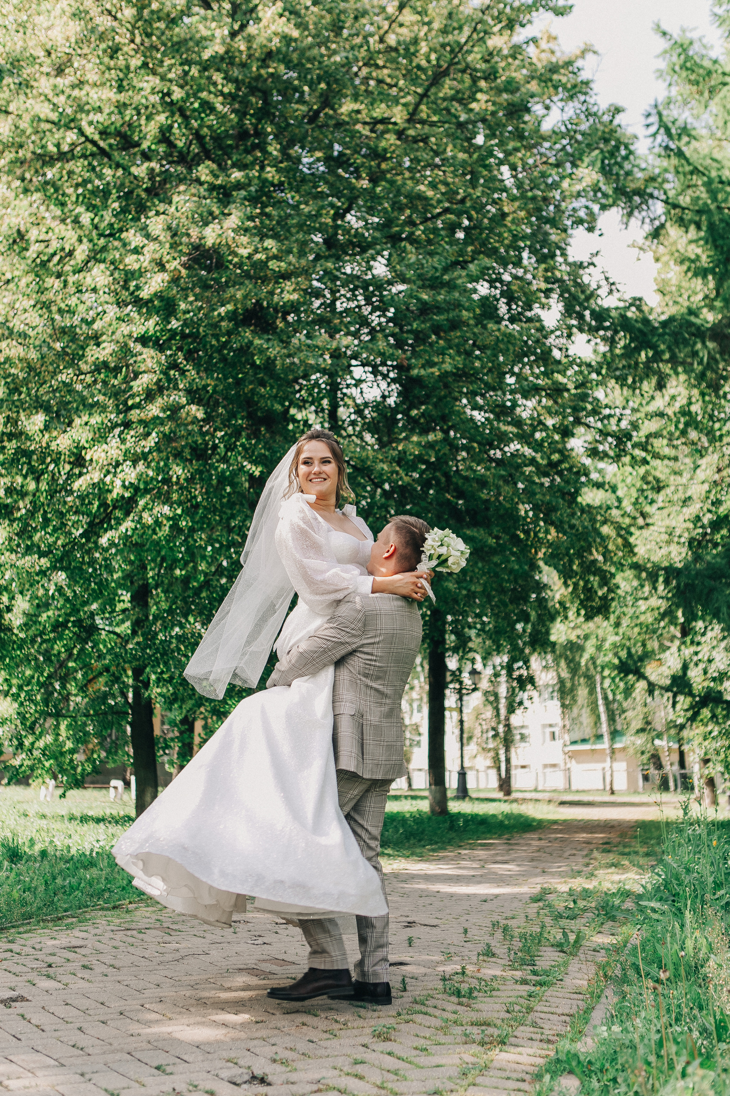 Диана и Илья. Набережная, Президентский дворец. Свадебный фотограф Юлия Сарапульцева, Ижевск