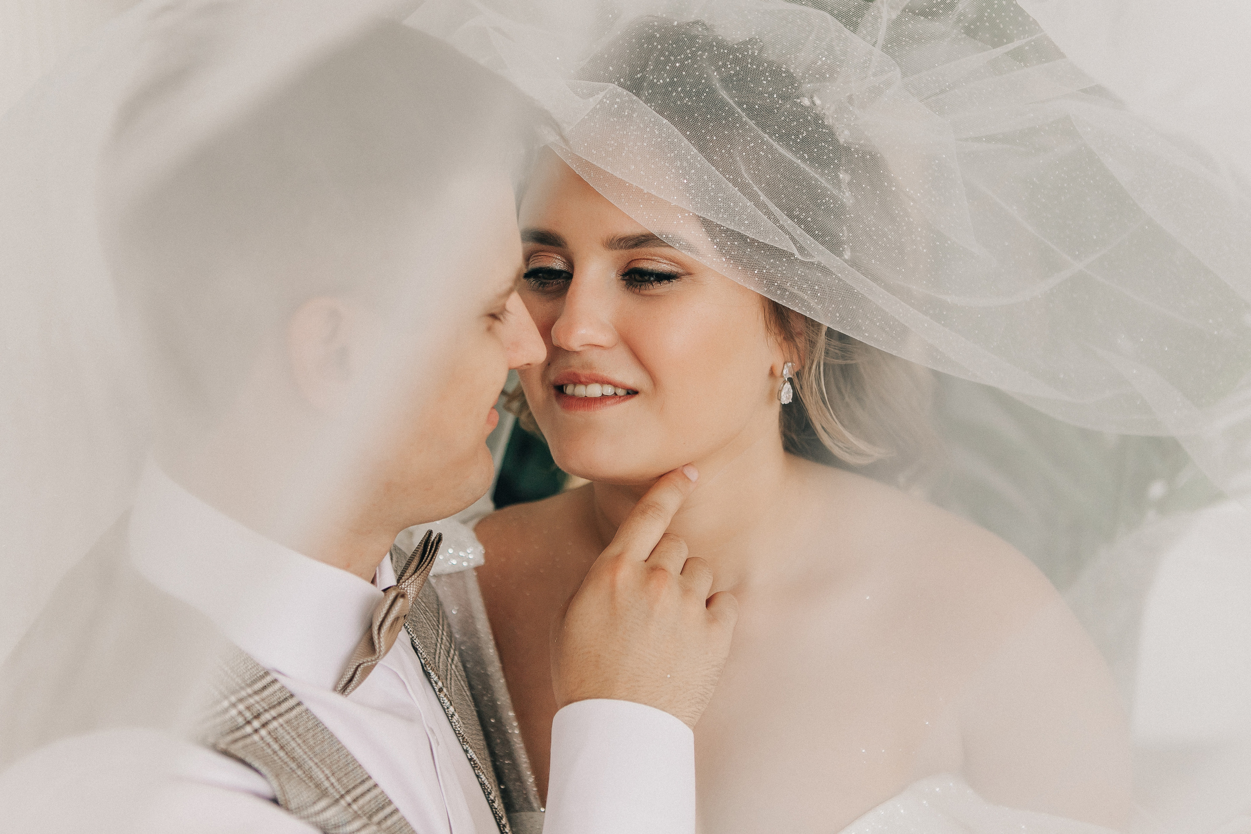 Диана и Илья. Набережная, Президентский дворец. Свадебный фотограф Юлия Сарапульцева, Ижевск