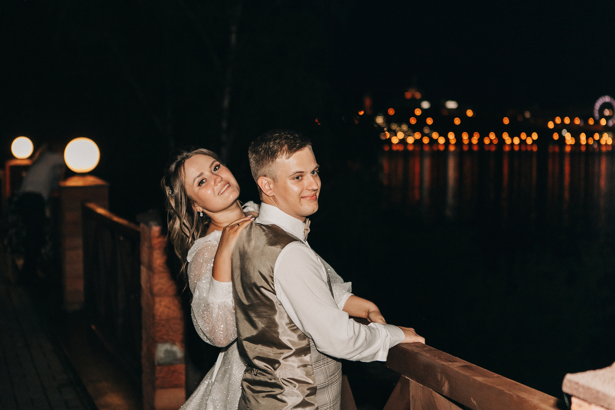 Диана и Илья. Набережная, Президентский дворец. Свадебный фотограф Юлия Сарапульцева, Ижевск