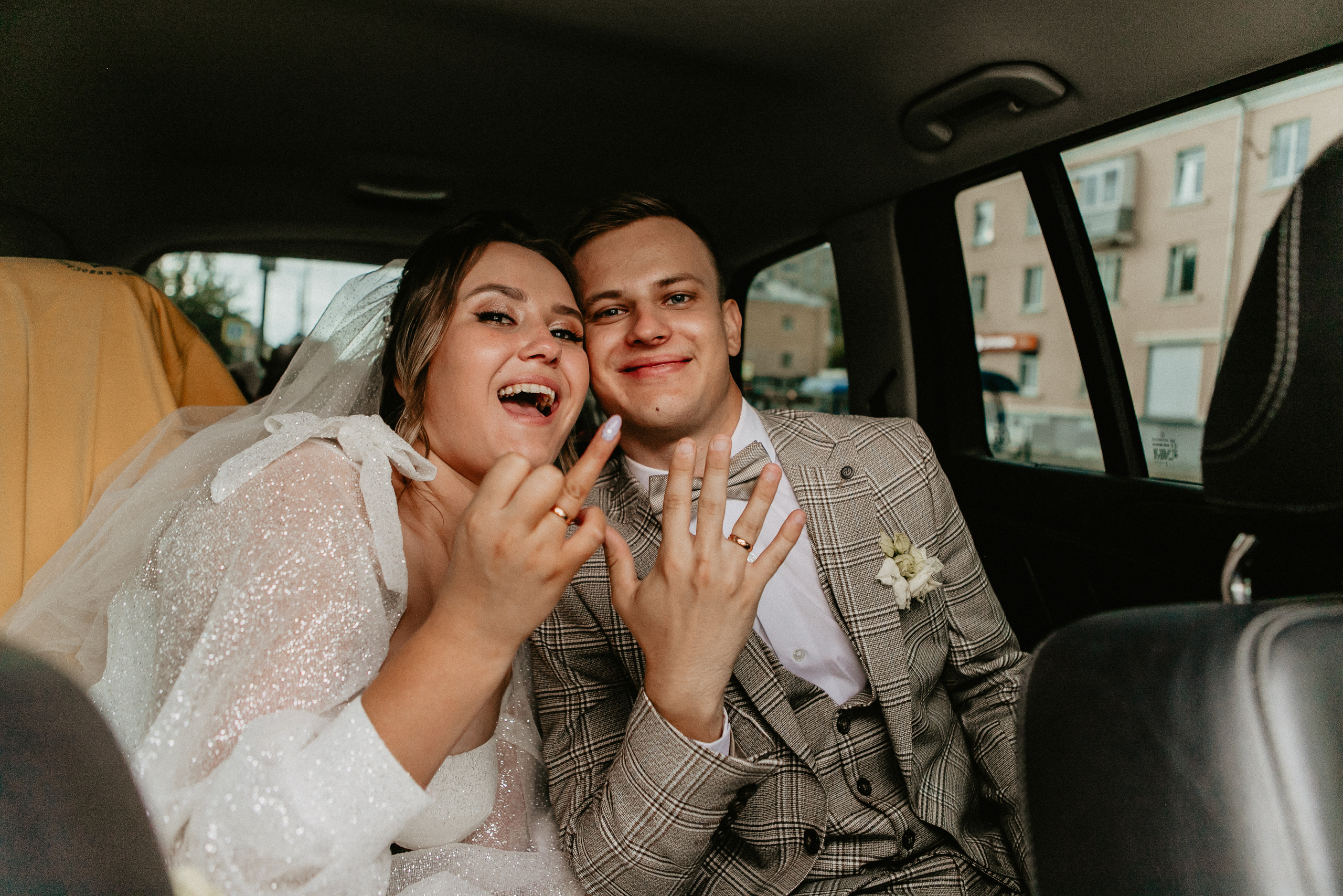 Диана и Илья. Набережная, Президентский дворец. Свадебный фотограф Юлия Сарапульцева, Ижевск