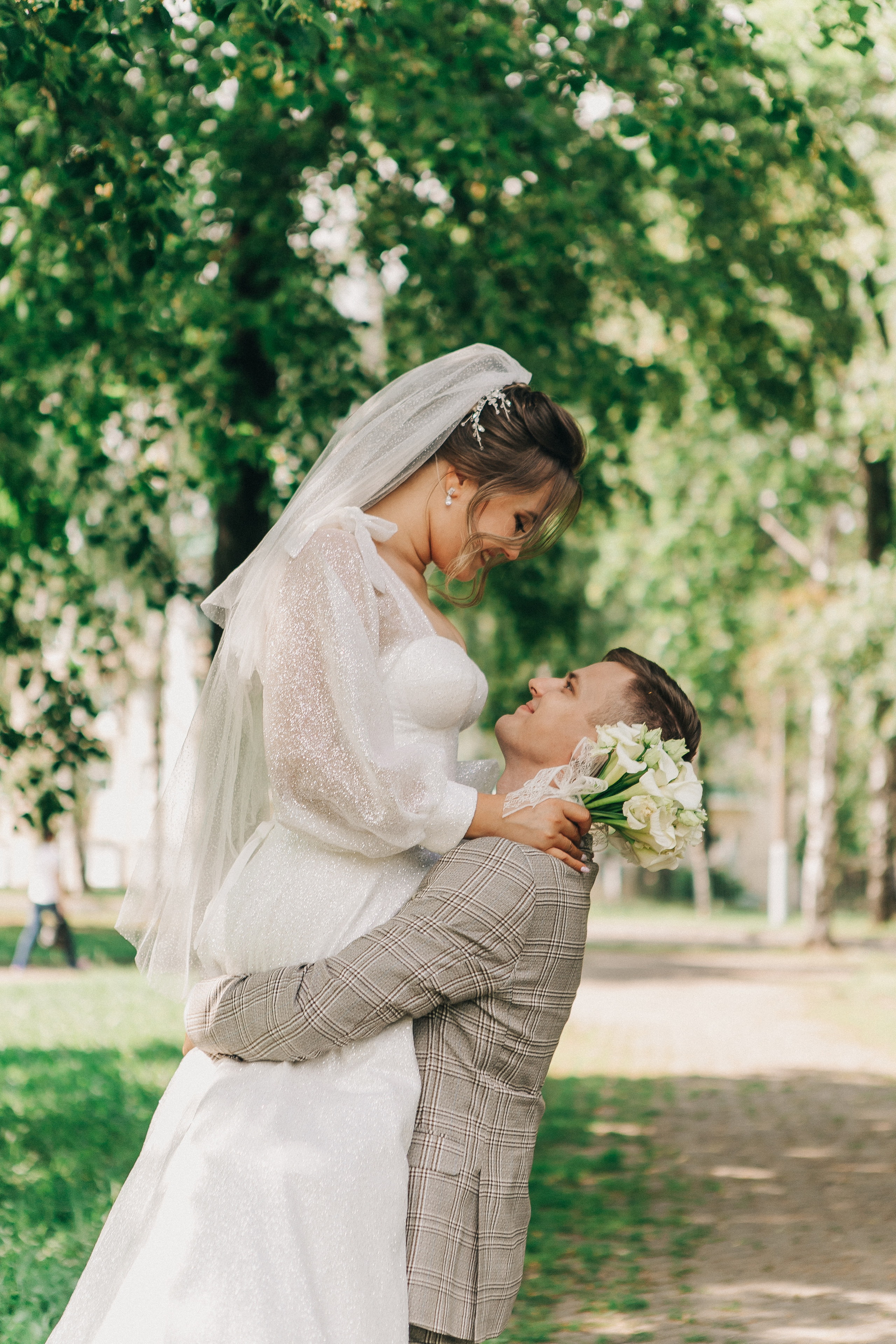 Диана и Илья. Набережная, Президентский дворец. Свадебный фотограф Юлия Сарапульцева, Ижевск