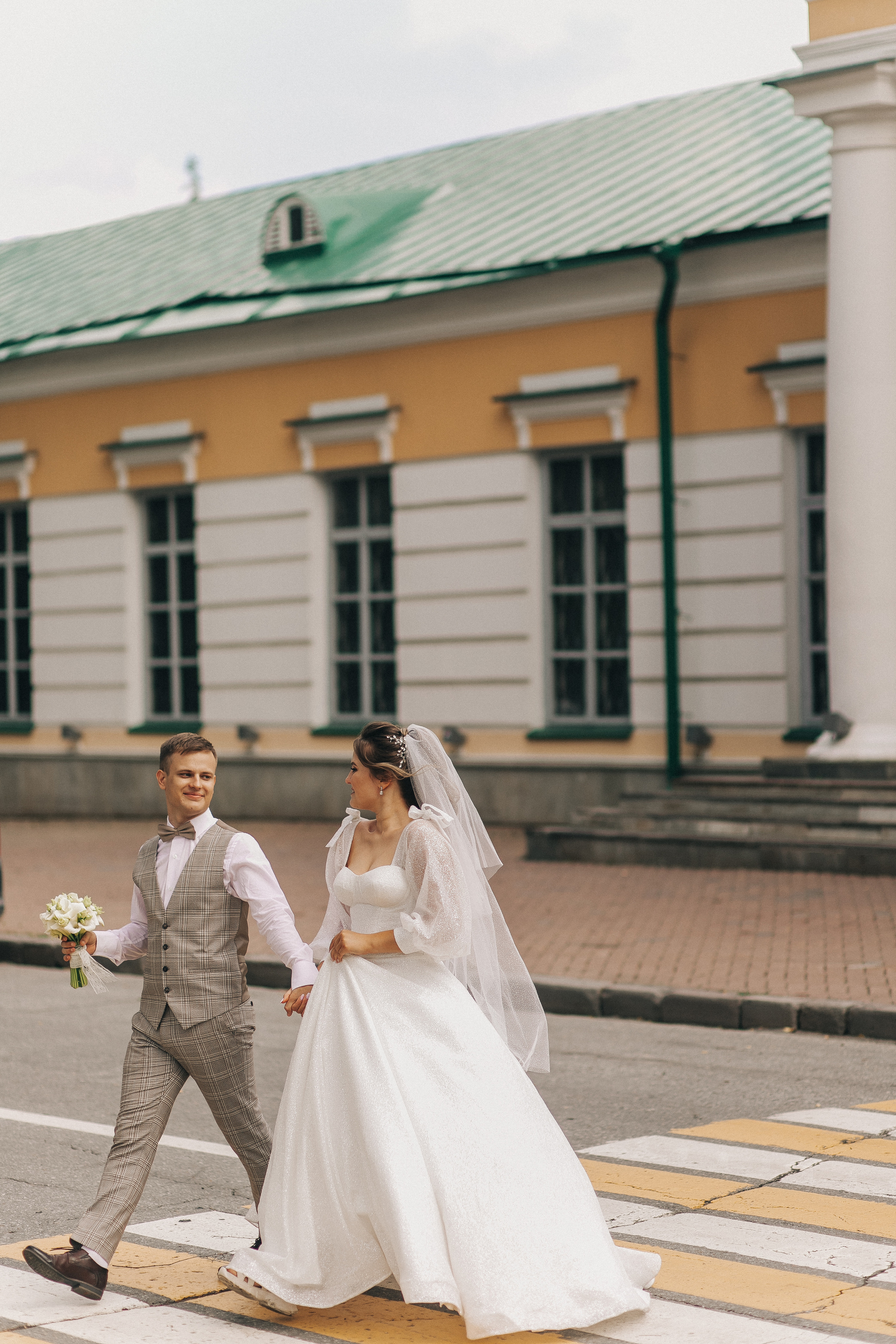 Диана и Илья. Набережная, Президентский дворец. Свадебный фотограф Юлия Сарапульцева, Ижевск