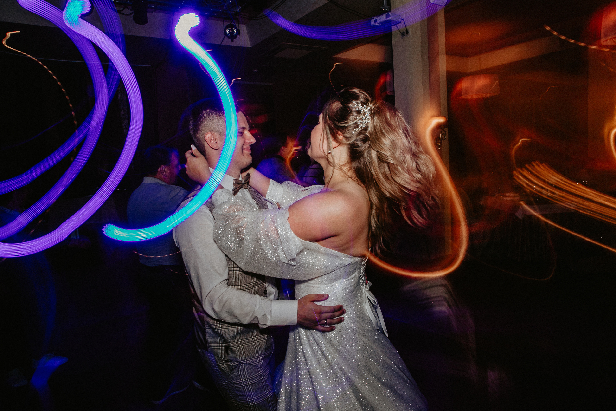 Диана и Илья. Набережная, Президентский дворец. Свадебный фотограф Юлия Сарапульцева, Ижевск