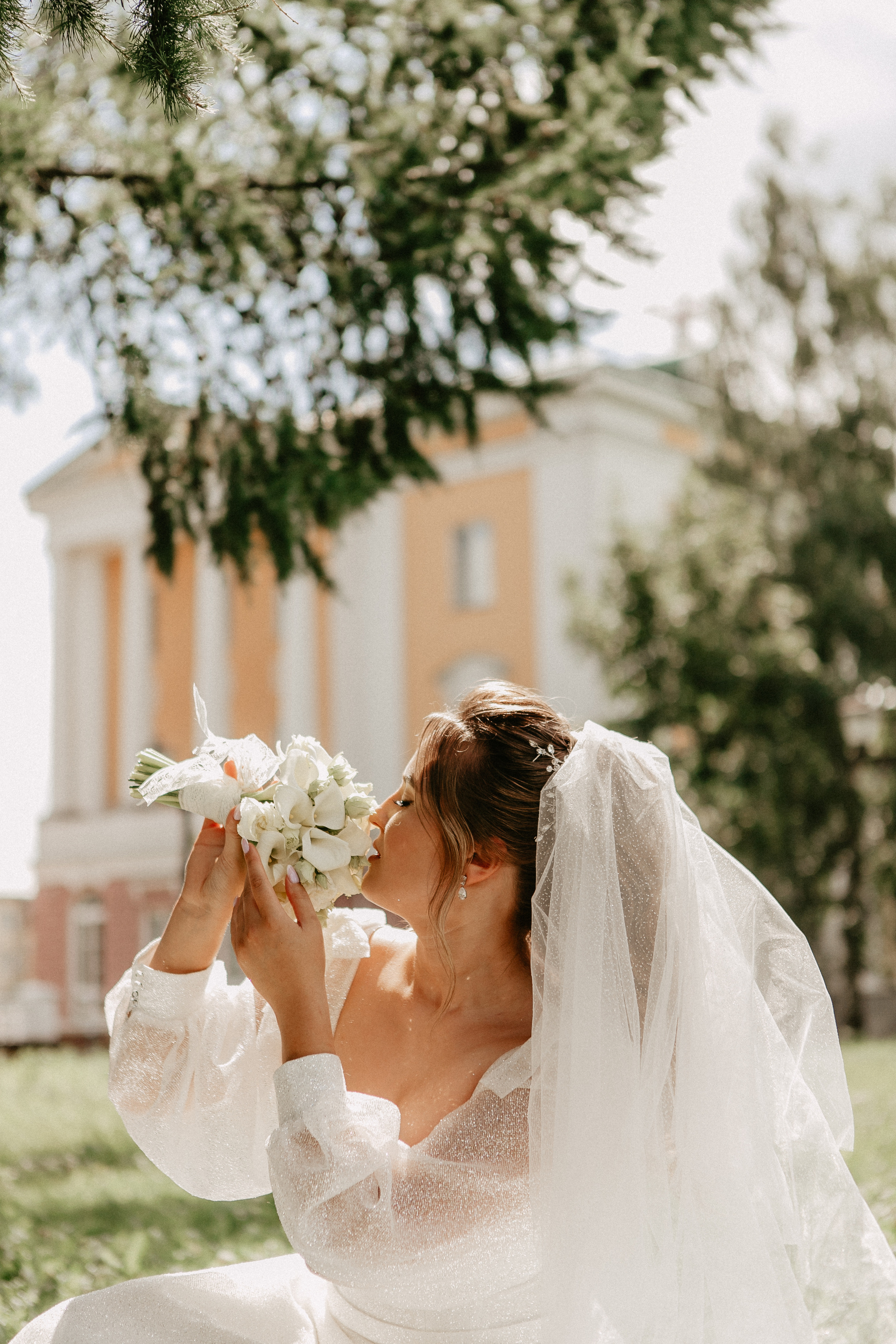 Диана и Илья. Набережная, Президентский дворец. Свадебный фотограф Юлия Сарапульцева, Ижевск