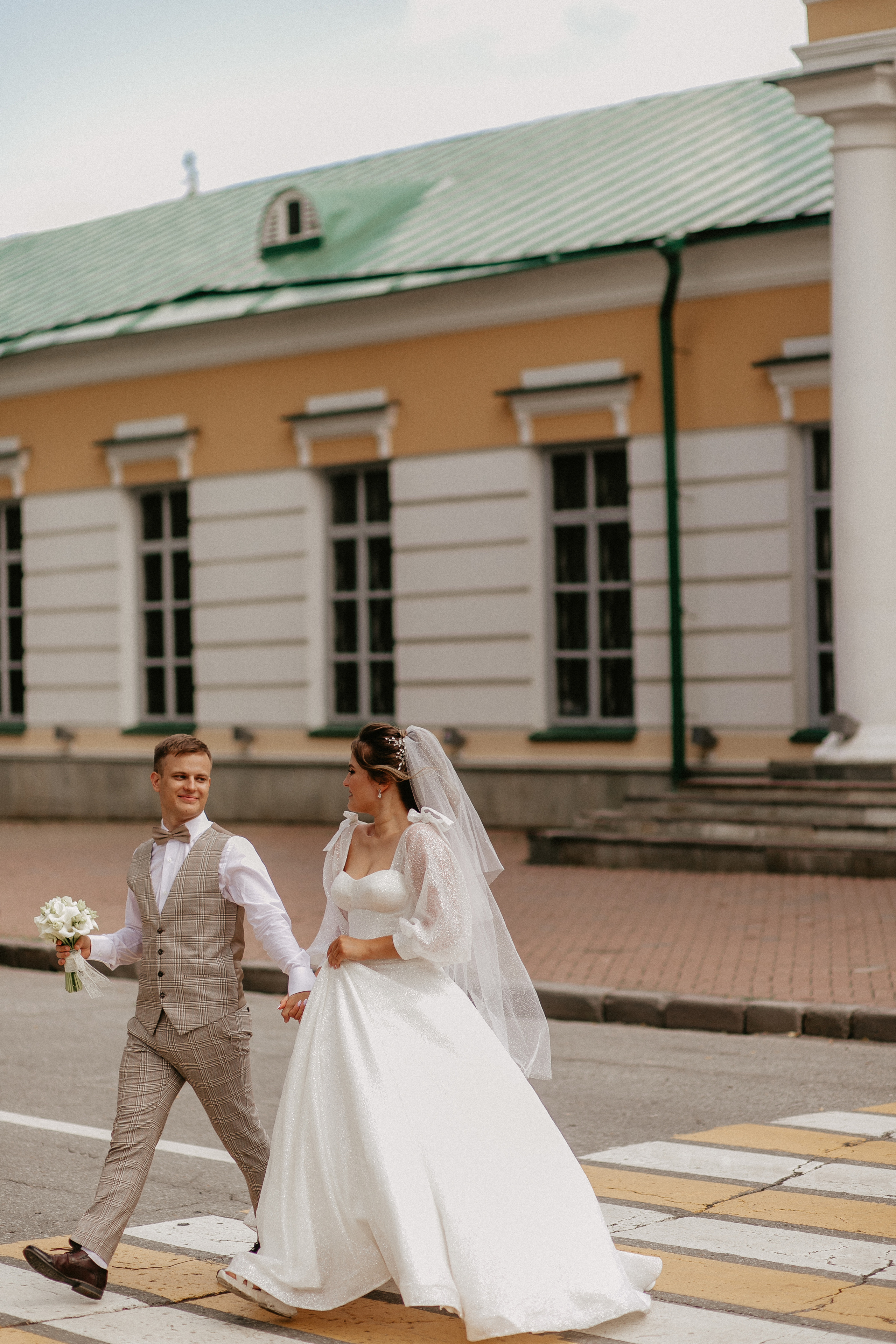 Диана и Илья. Набережная, Президентский дворец. Свадебный фотограф Юлия Сарапульцева, Ижевск