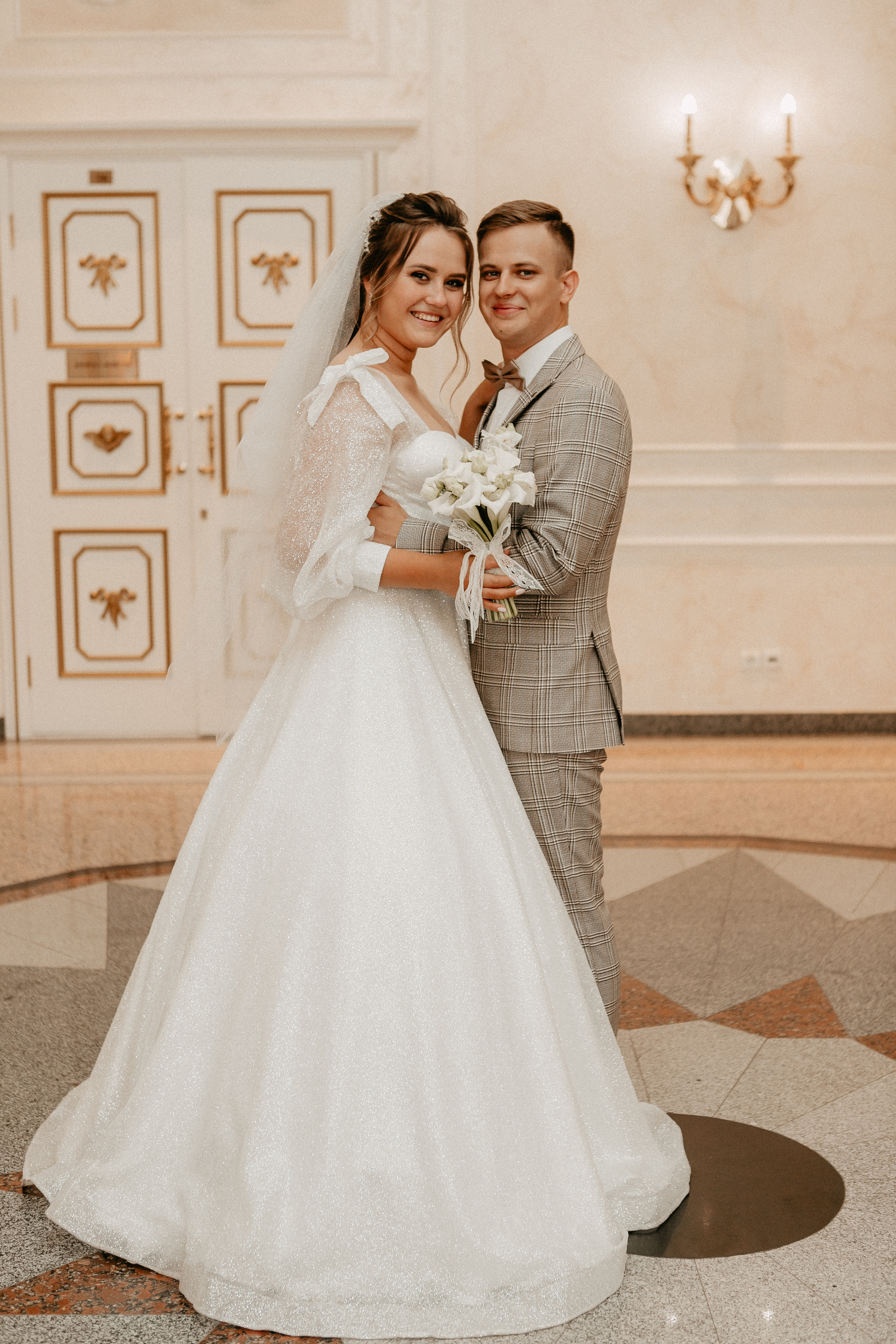 Диана и Илья. Набережная, Президентский дворец. Свадебный фотограф Юлия Сарапульцева, Ижевск