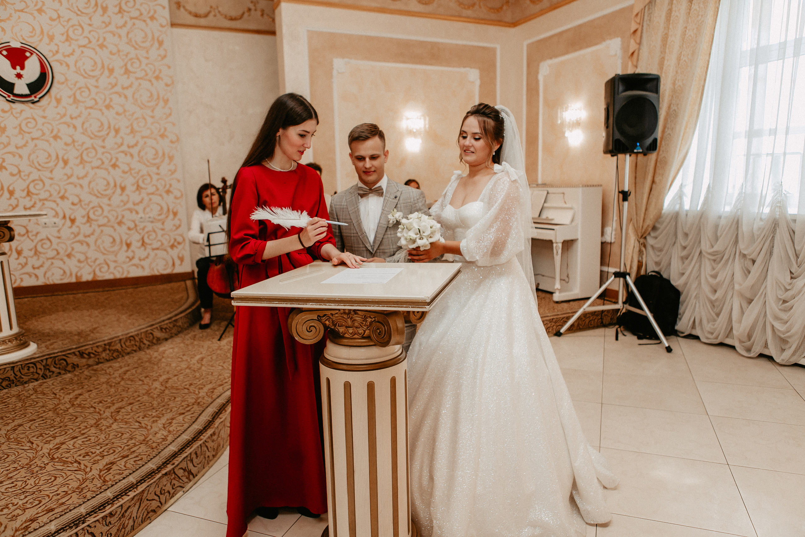 Диана и Илья. Набережная, Президентский дворец. Свадебный фотограф Юлия Сарапульцева, Ижевск