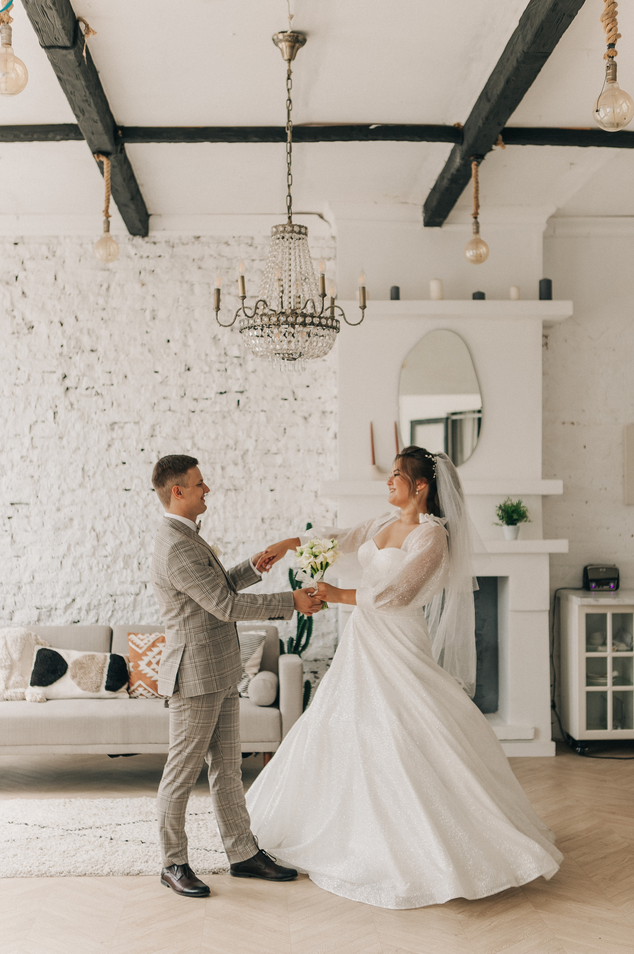 Диана и Илья. Набережная, Президентский дворец. Свадебный фотограф Юлия Сарапульцева, Ижевск