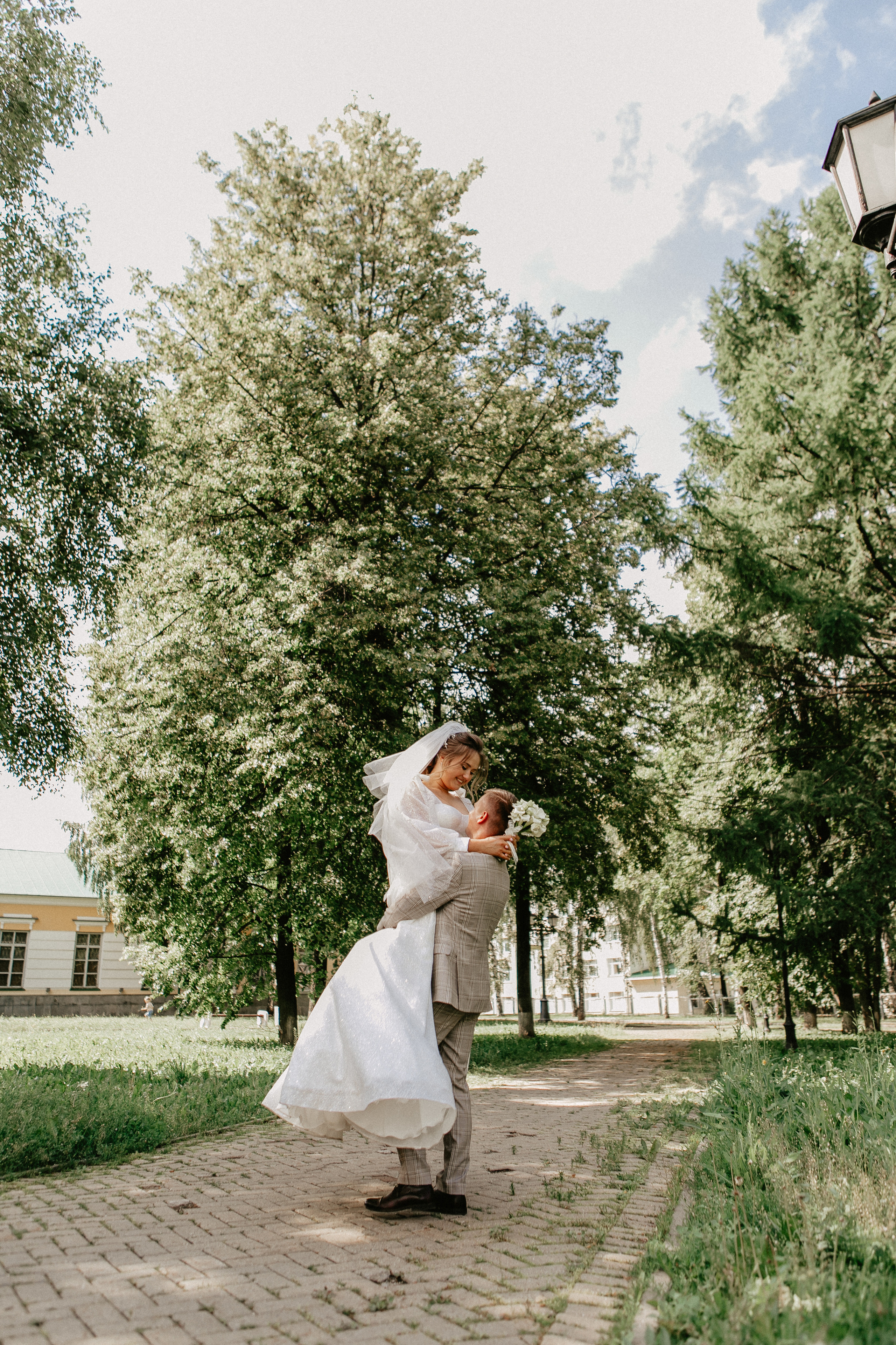 Диана и Илья. Набережная, Президентский дворец. Свадебный фотограф Юлия Сарапульцева, Ижевск
