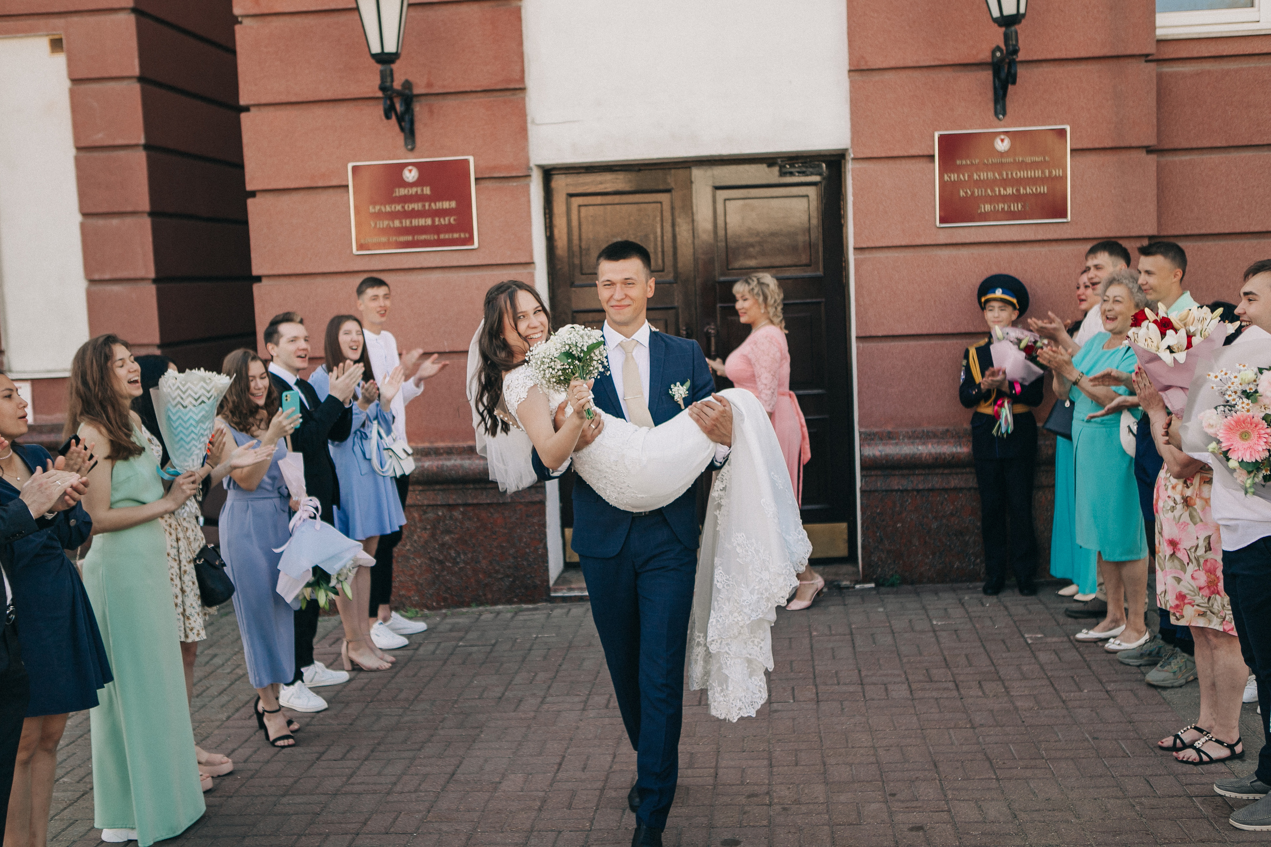 Ксения и Леонид. Бобровая долина, парк Кирова. Свадебный фотограф Юлия Сарапульцева, Ижевск