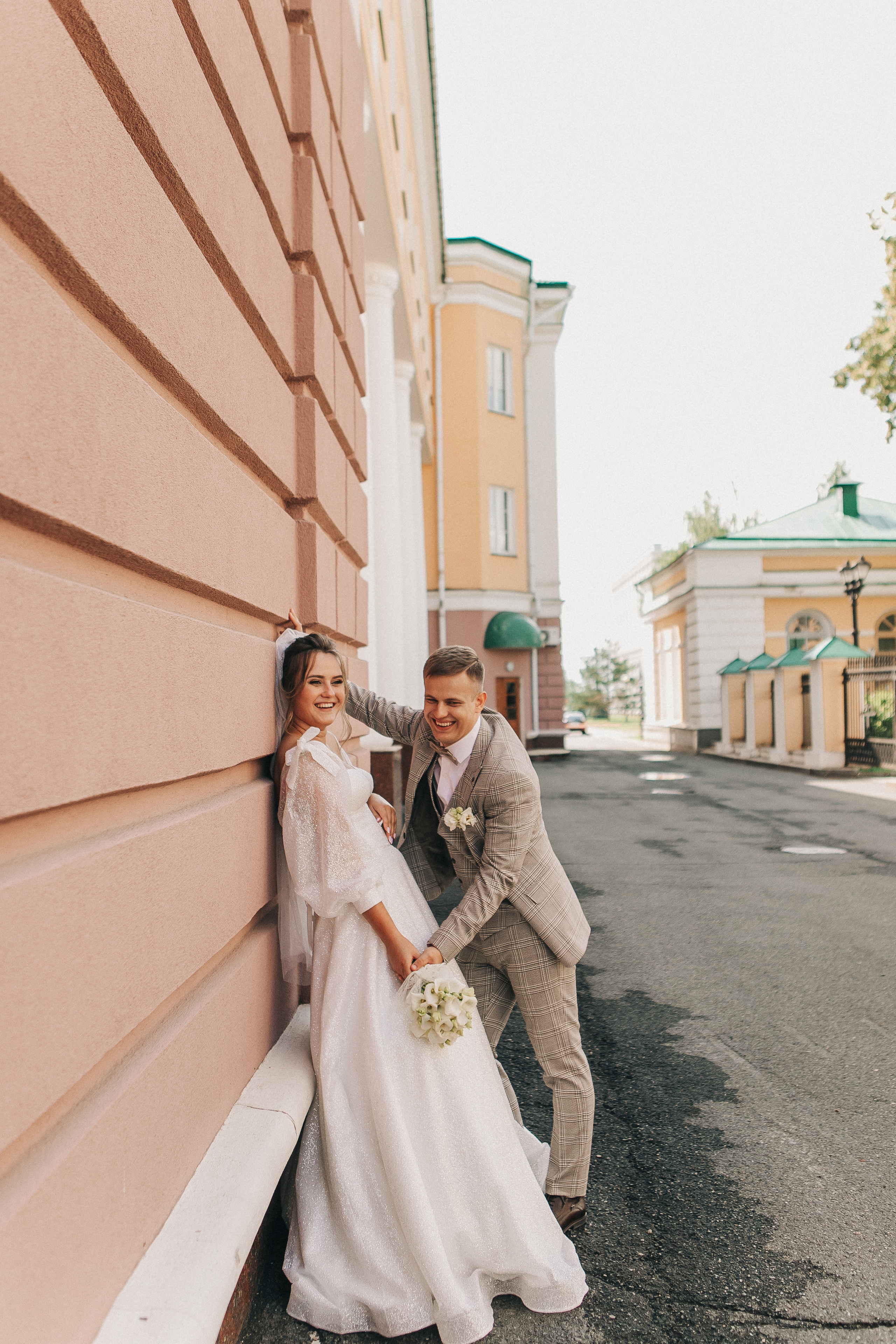 Диана и Илья. Набережная, Президентский дворец. Свадебный фотограф Юлия Сарапульцева, Ижевск