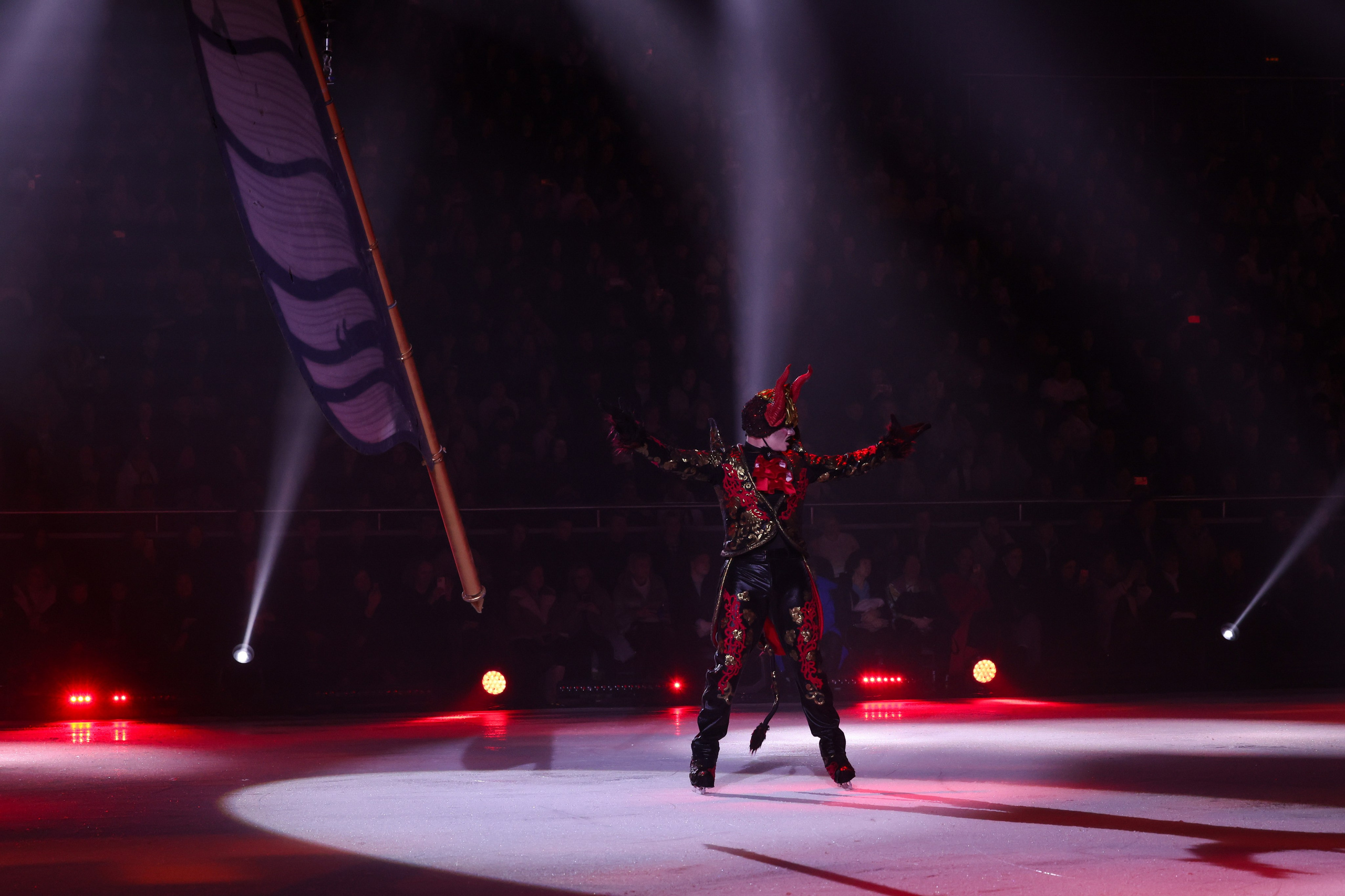 «Вечера на хуторе» ледовое шоу 25.12.2025. Спортивный и репортажный фотограф Антон Тереханов