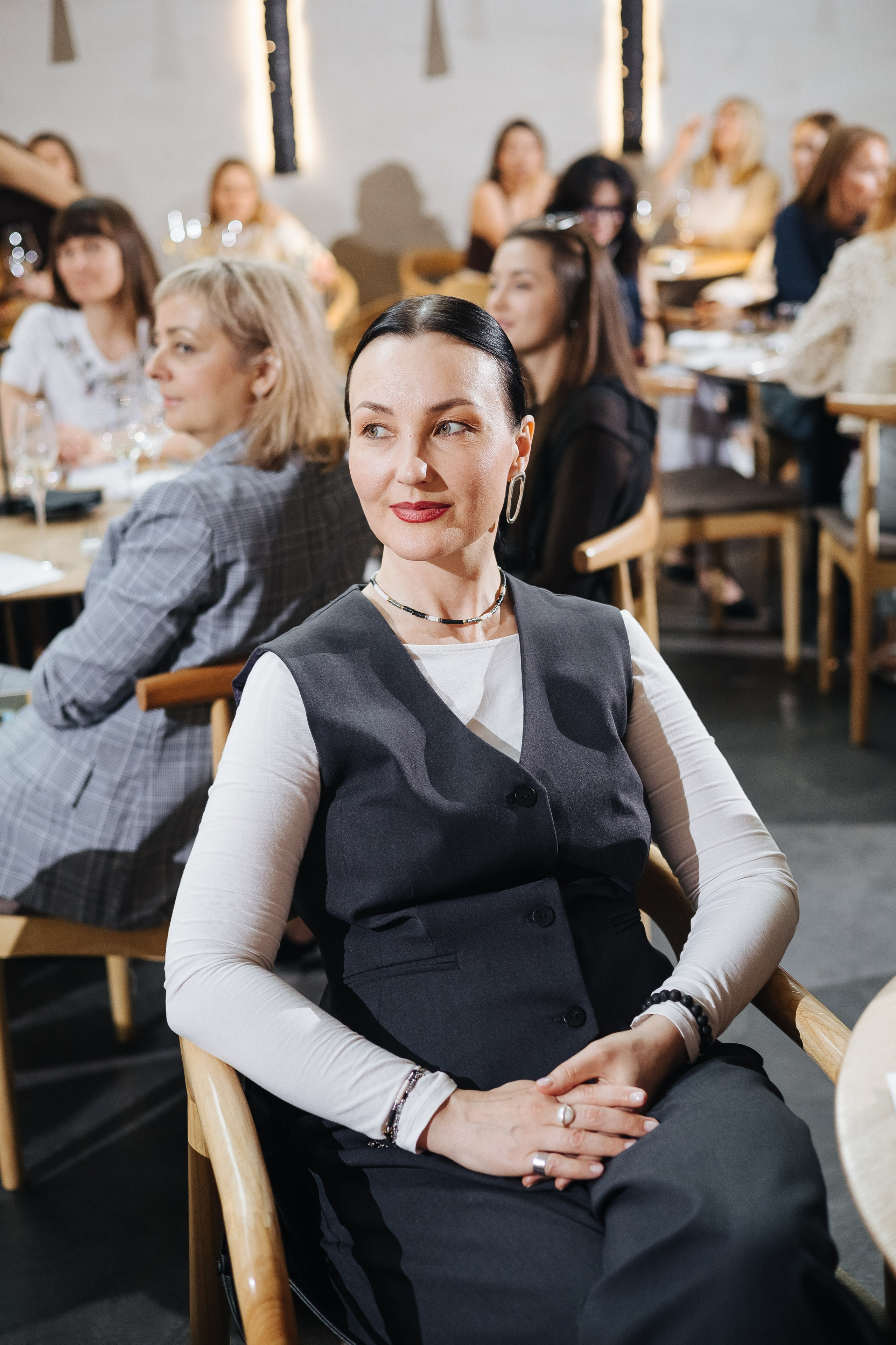 Презентация открытия магазина женской одежды GLVR в ресторане Fresco. Фотограф в Красноярске Надежда Воскресенская