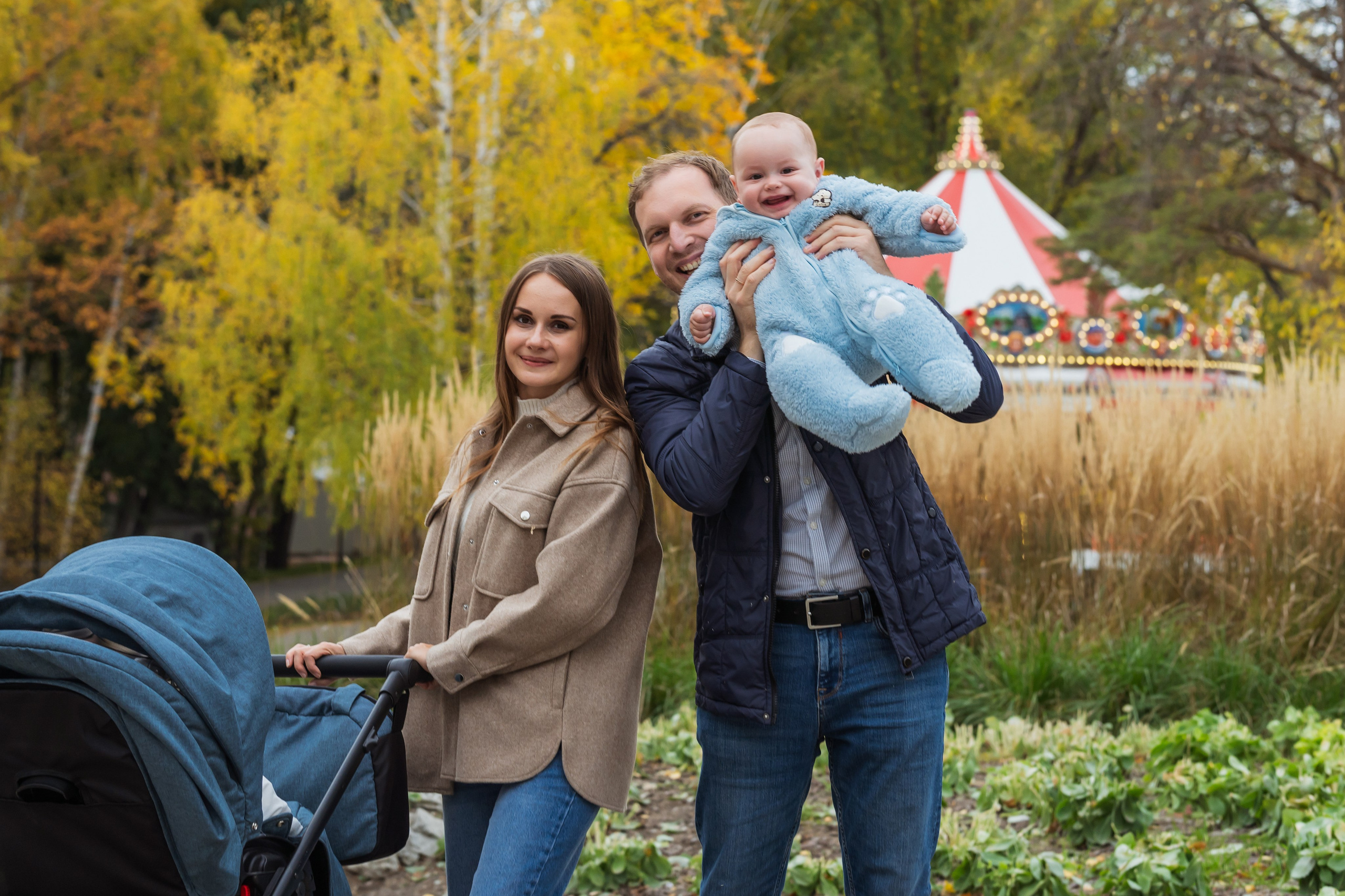 Ольга с семьёй в ЦПКиО. Портретный, репортажный и свадебный фотограф в Екатеринбурге Денис Южаков