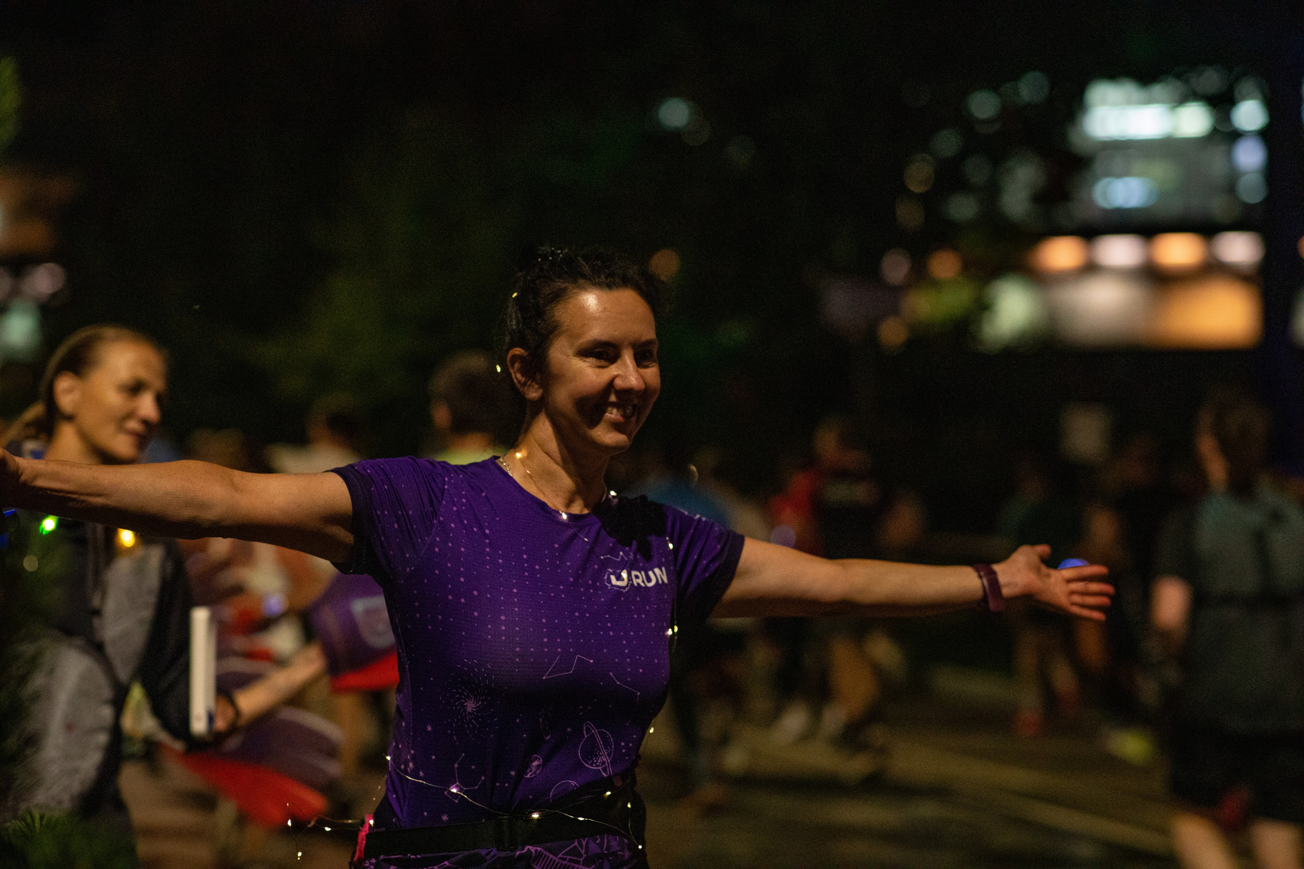 Ночной забег в ленте фотографий бегунов 03.08.24. Фотограф Сергей Ловкий