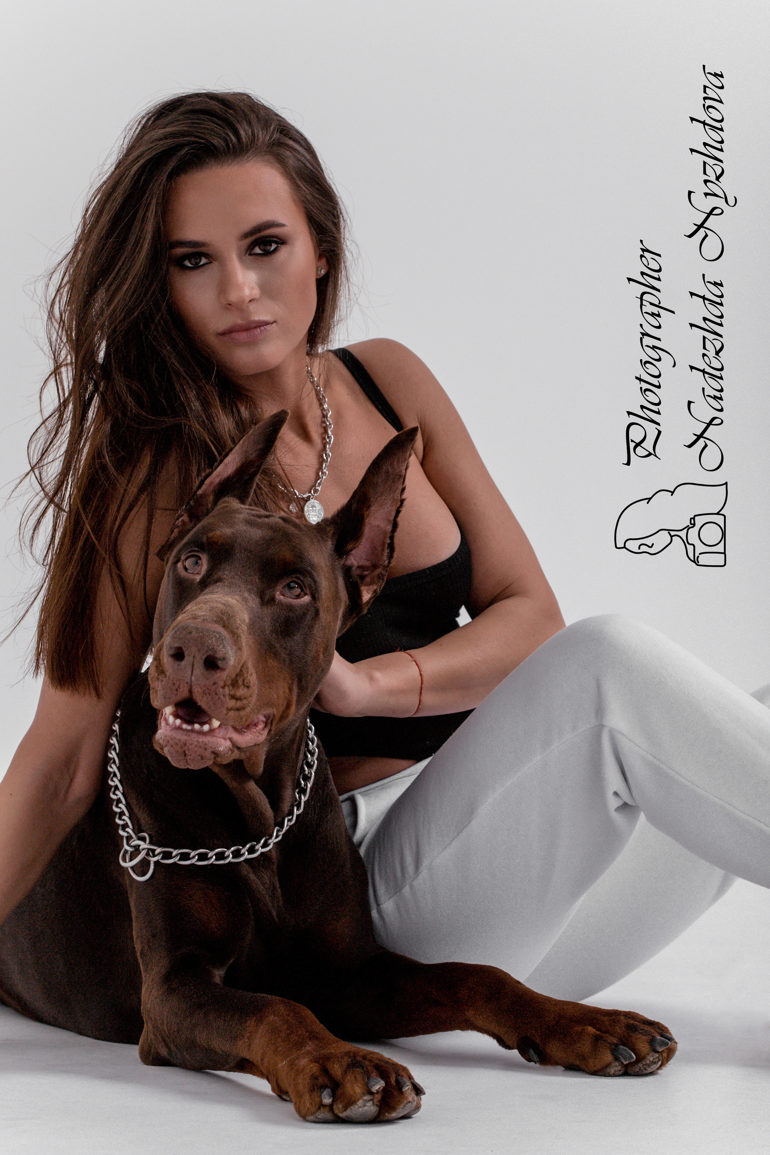 Доберман на циклораме. Свадебный фотограф в Санкт-Петербурге Надежда Нуждова