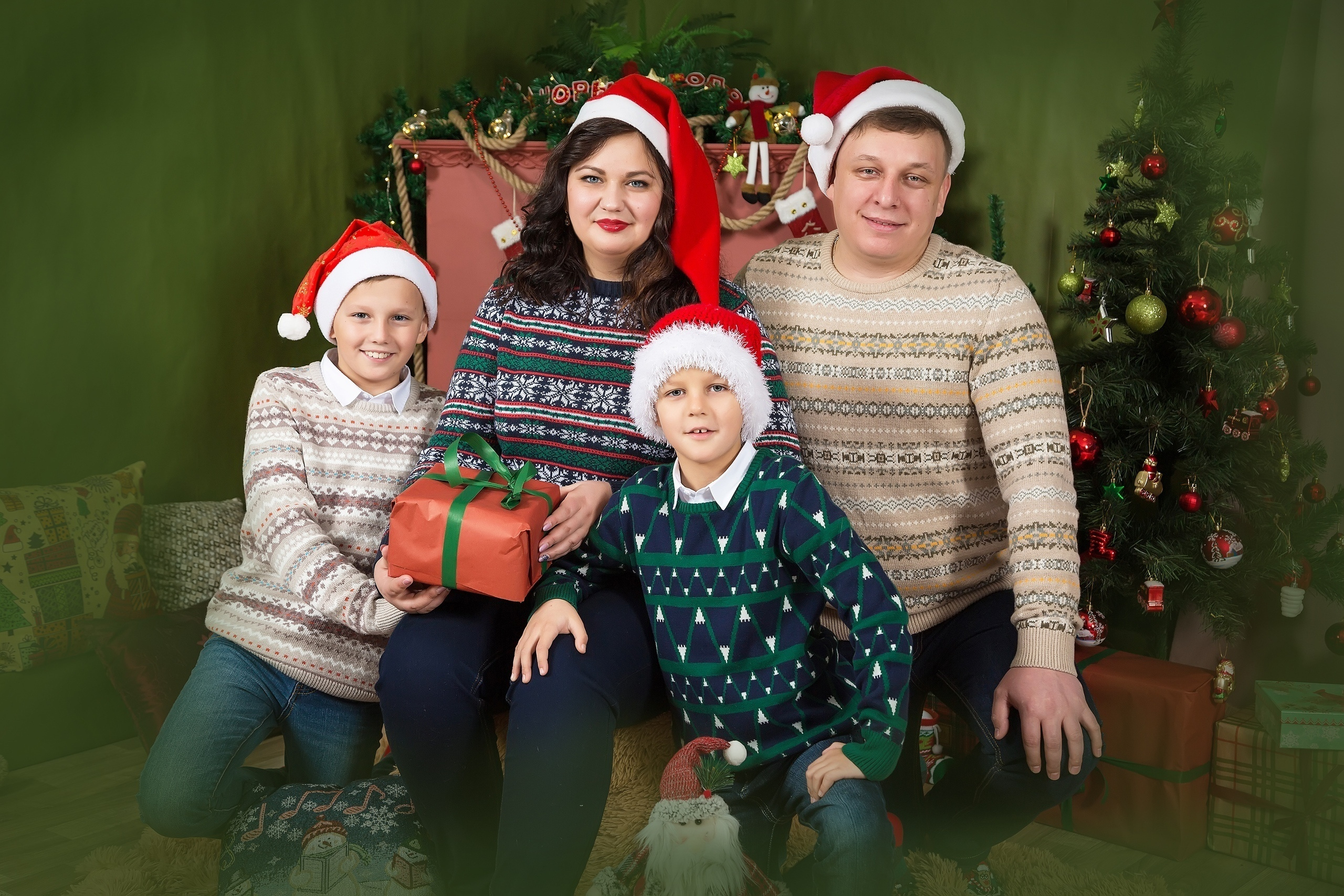 новогодняя семейная фотосессия в студии