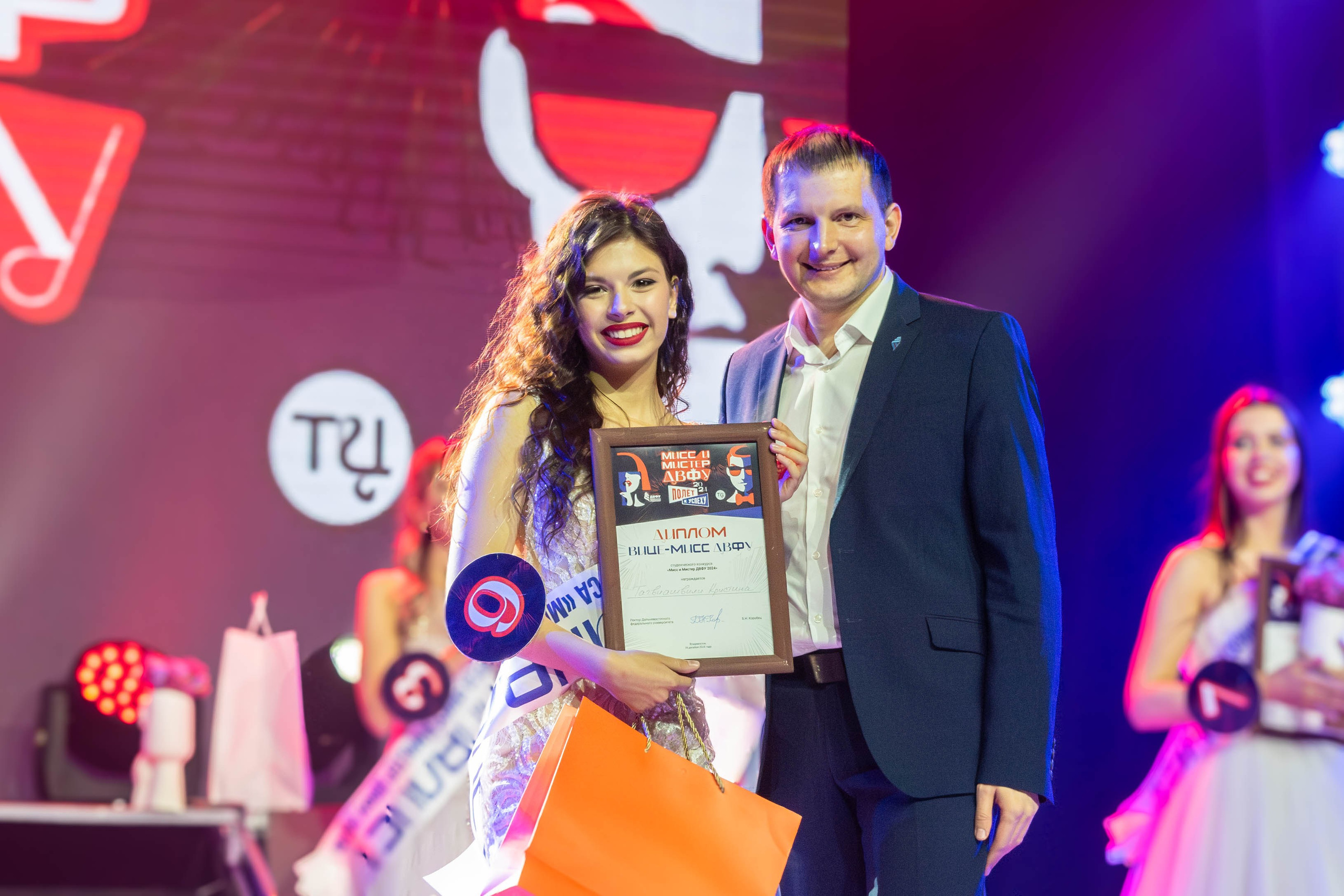 Мисс и Мистер ДВФУ 2024. Репортажный фотограф во Владивостоке Анастасия Кострова