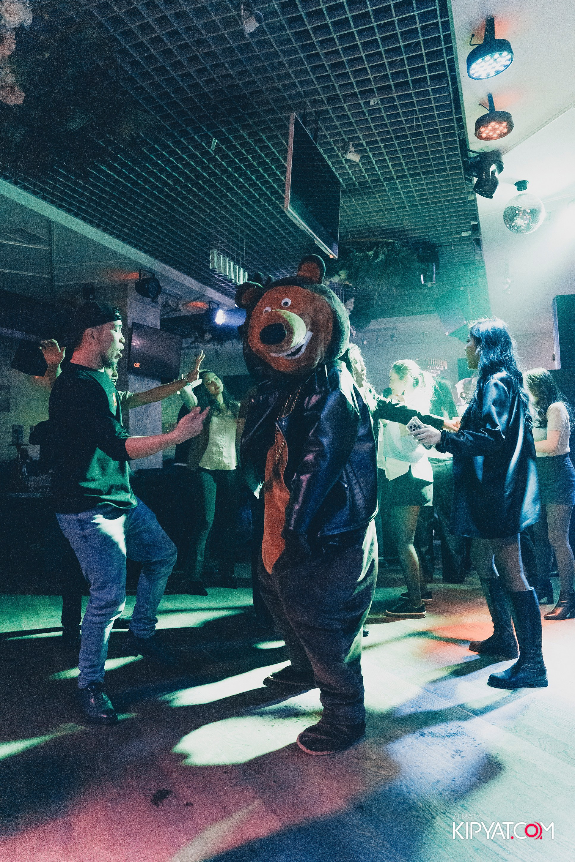 УХО И МЕДВЕДЬ НА КУРМАНГАЗЫ. КИПЯТКОМ АЛМАТЫ! Фотосъемка мероприятий в Алматы