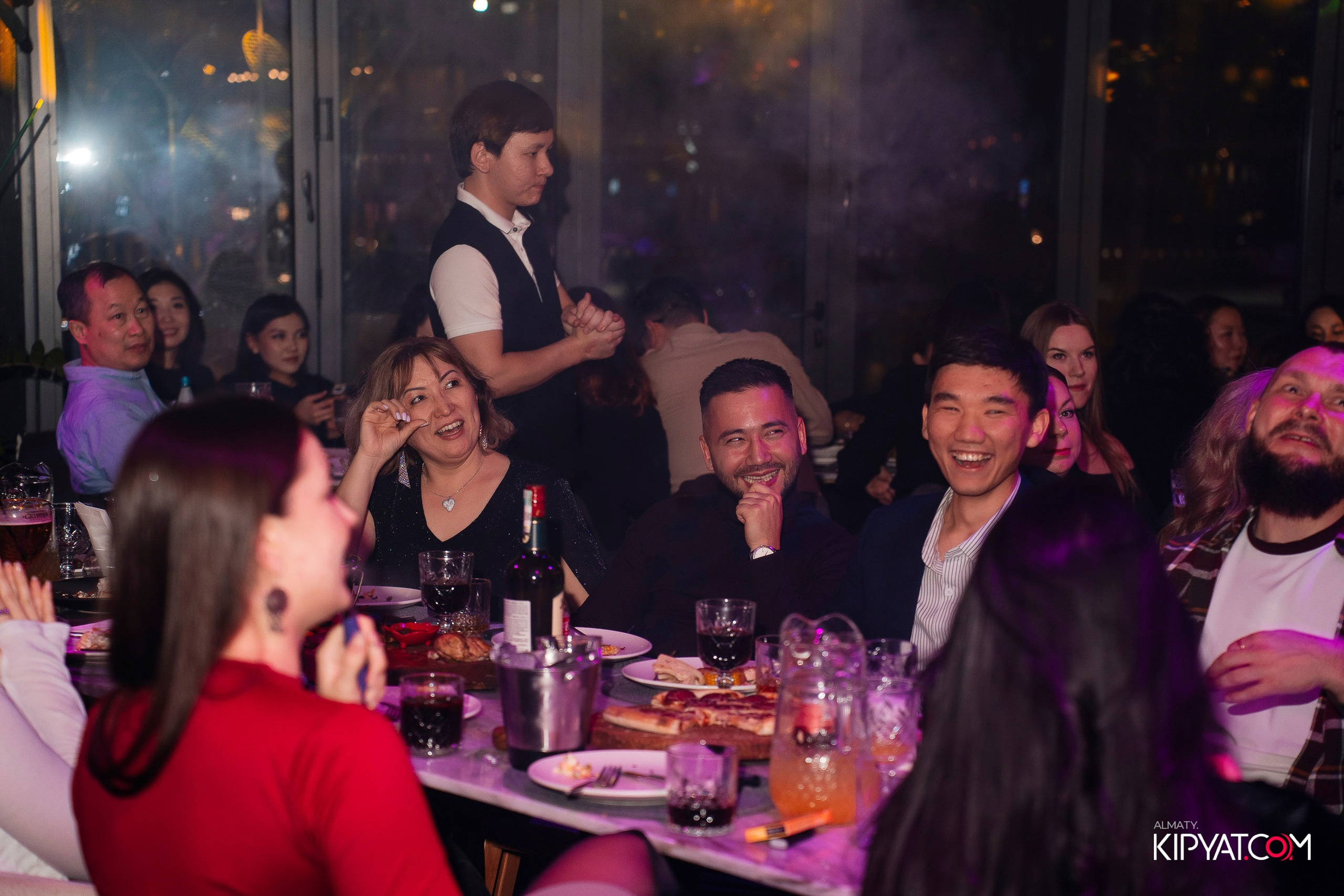 FRIENDS BAR & TERRACE. КИПЯТКОМ АЛМАТЫ! Фотосъемка мероприятий в Алматы