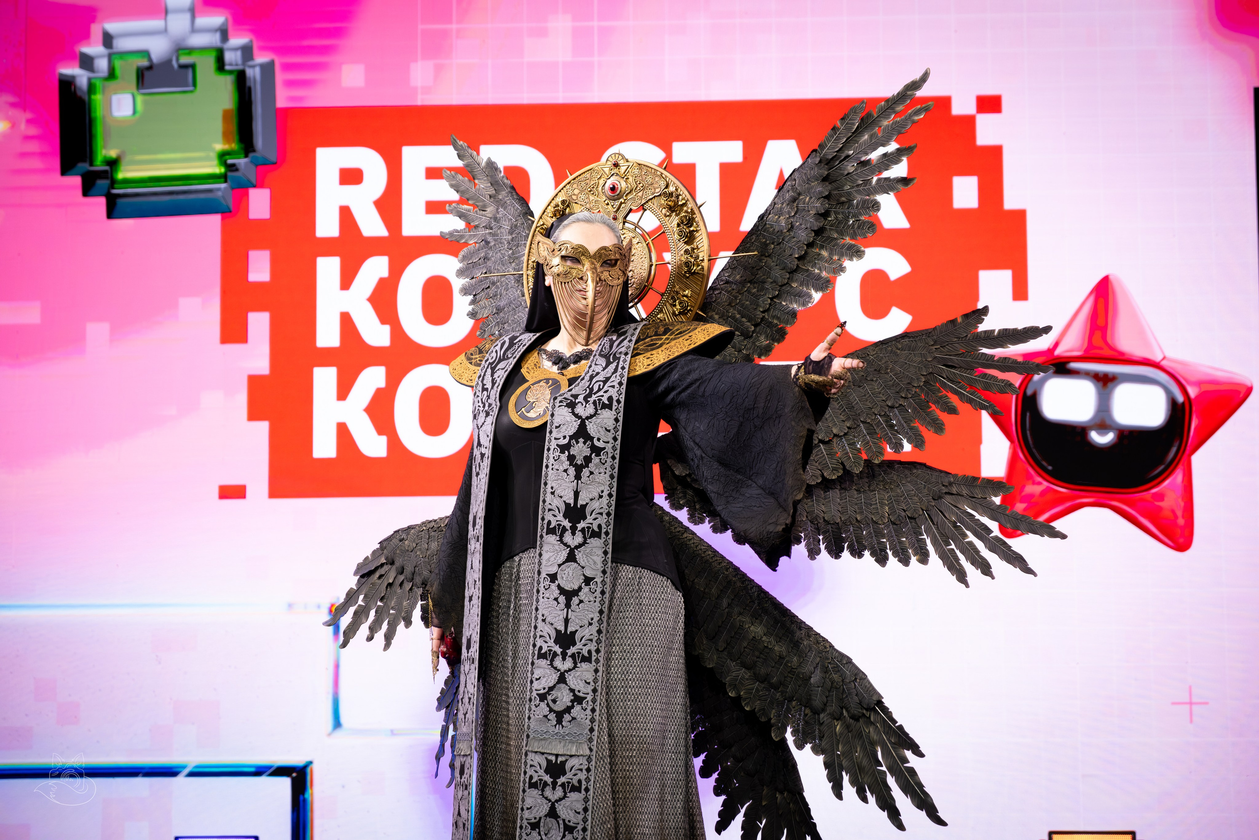 Сцена РЭД ЭКСПО 2024. Косплей фотограф