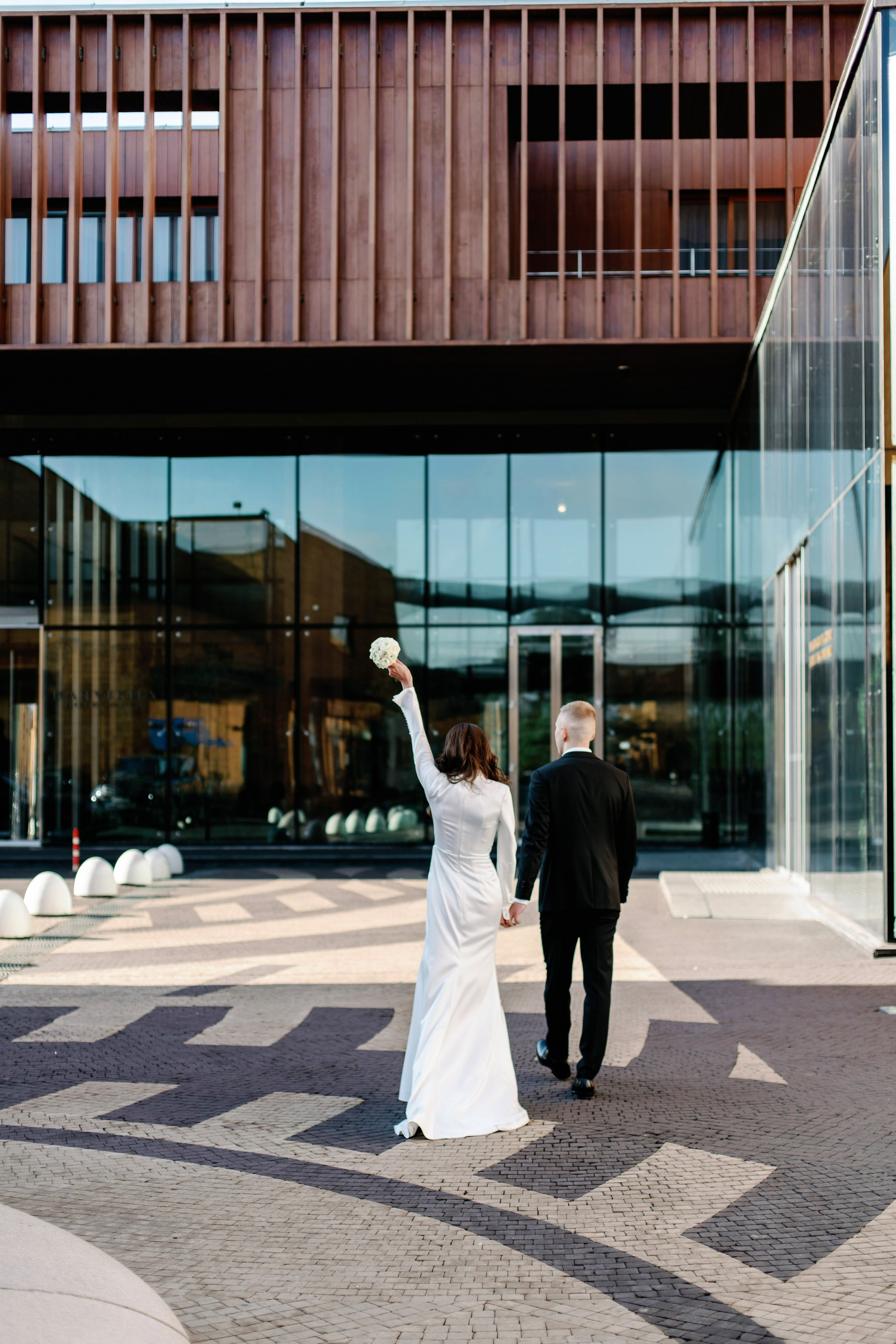 Свадьба для двоих в Москве, фотосессия на крыше, сборы, прогулка в Barvikha Luxury Village