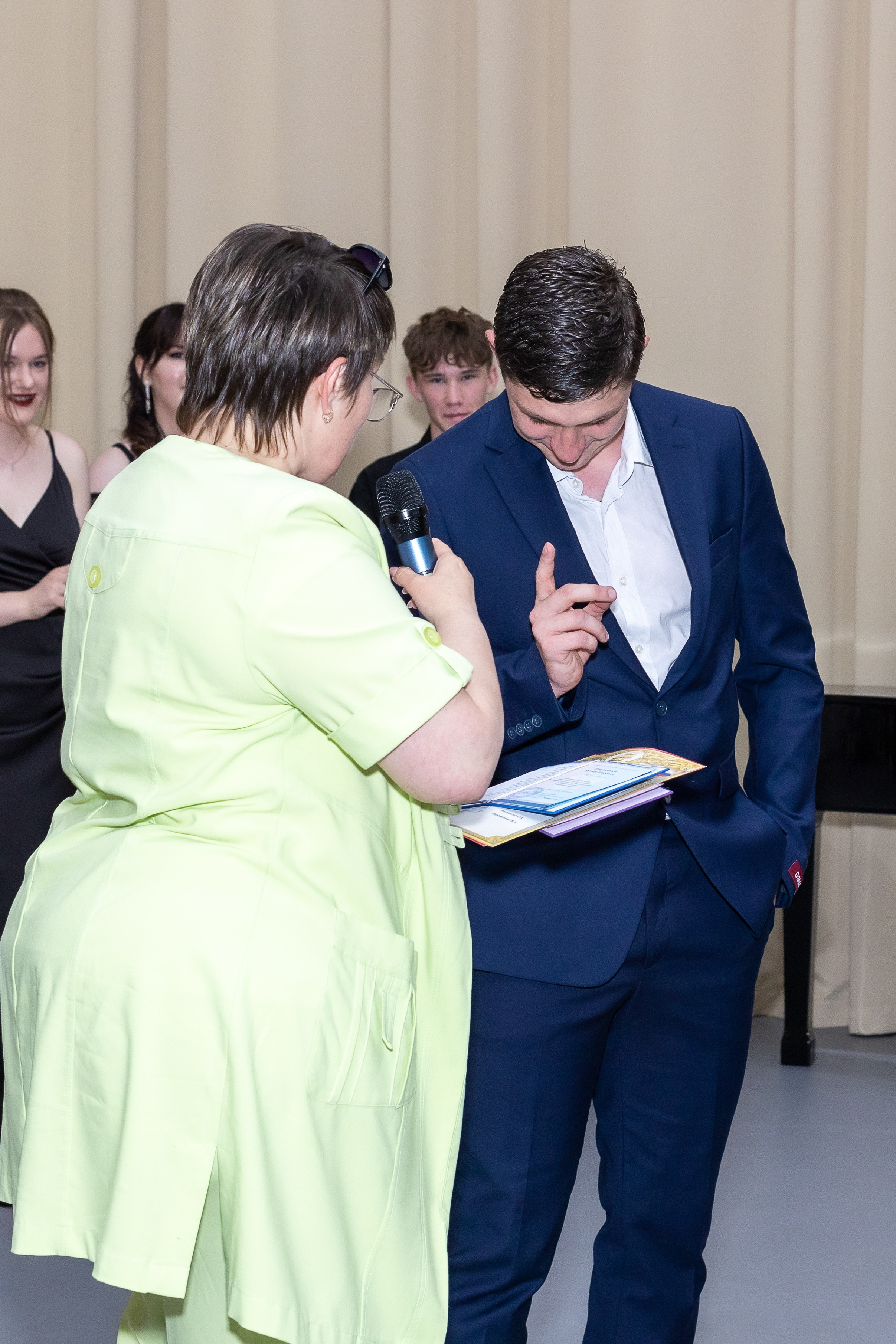 Вручение аттестата 2025. Выпускные альбомы Майкоп, Краснодар Елена Золотарева