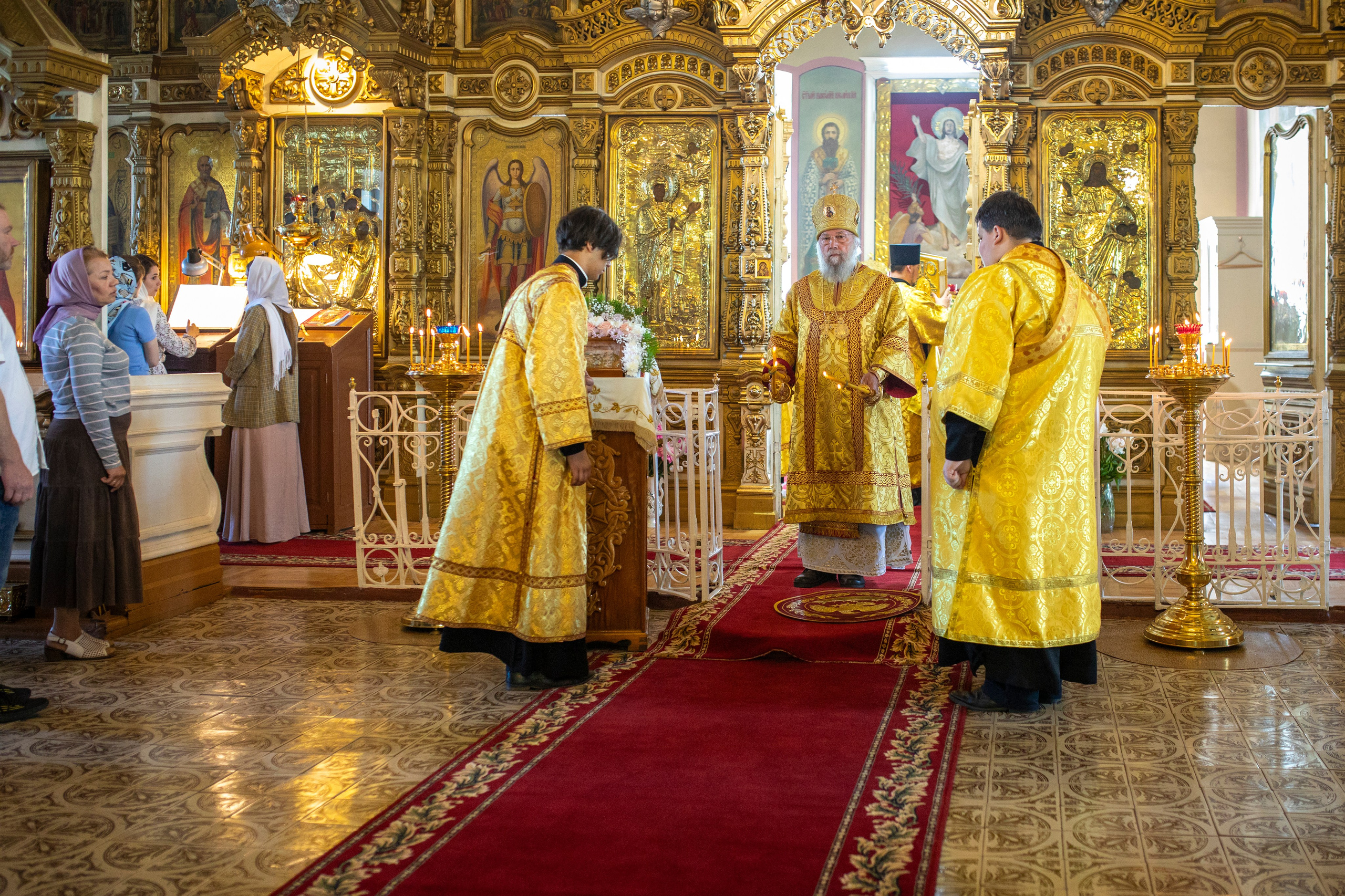 Служба епископа Александровского и Юрьев-Польского Иннокентия. Арт- фотограф Москва