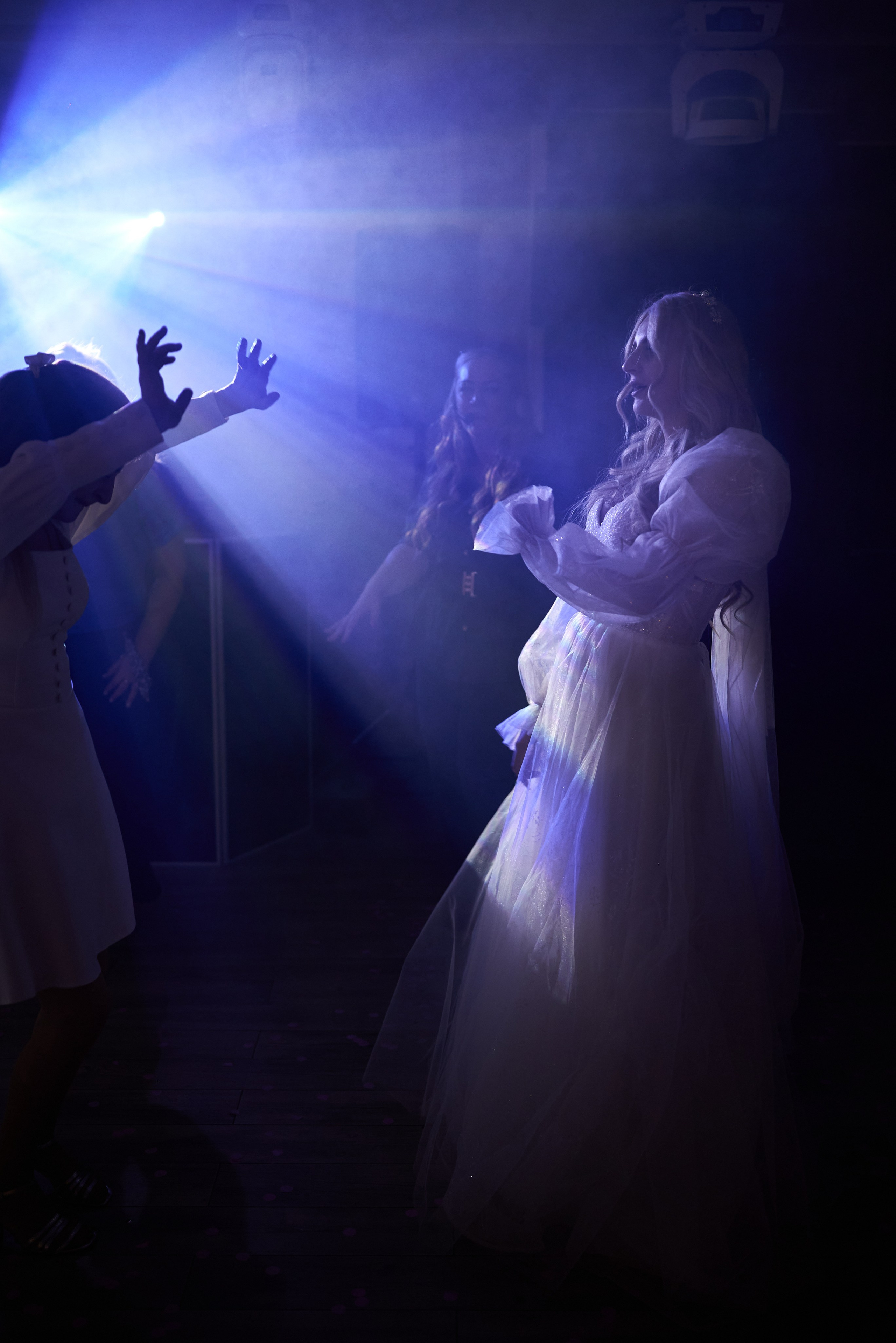 Фотограф Старый Оскол, Губкин. Свадебная фотосессия, доступная цена. Профессиональный фотограф Старый Оскол, Губкин — свадьба, венчание, крещение, юбилей и день рождения