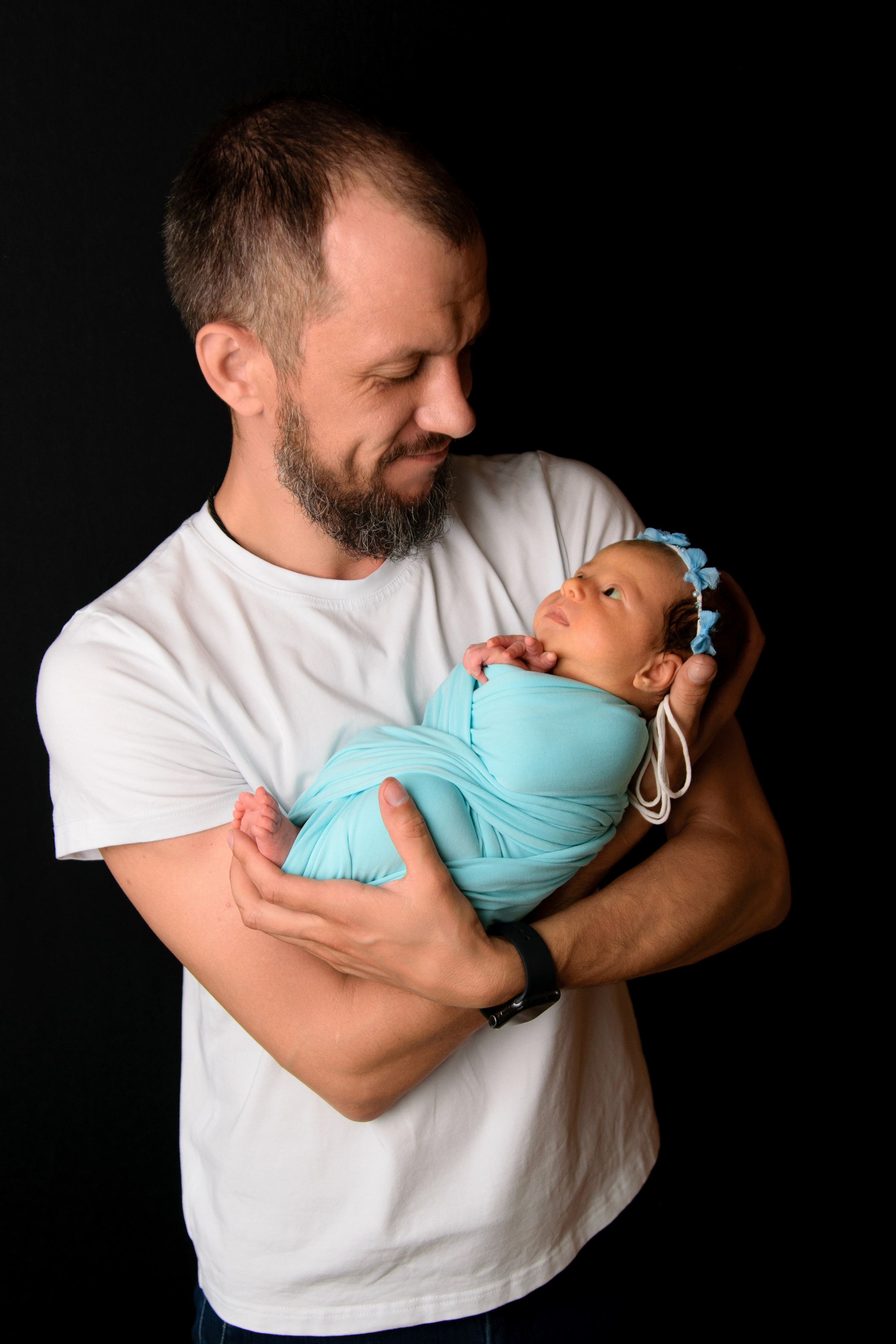 фотосессия папы и его новорожденной доченьки