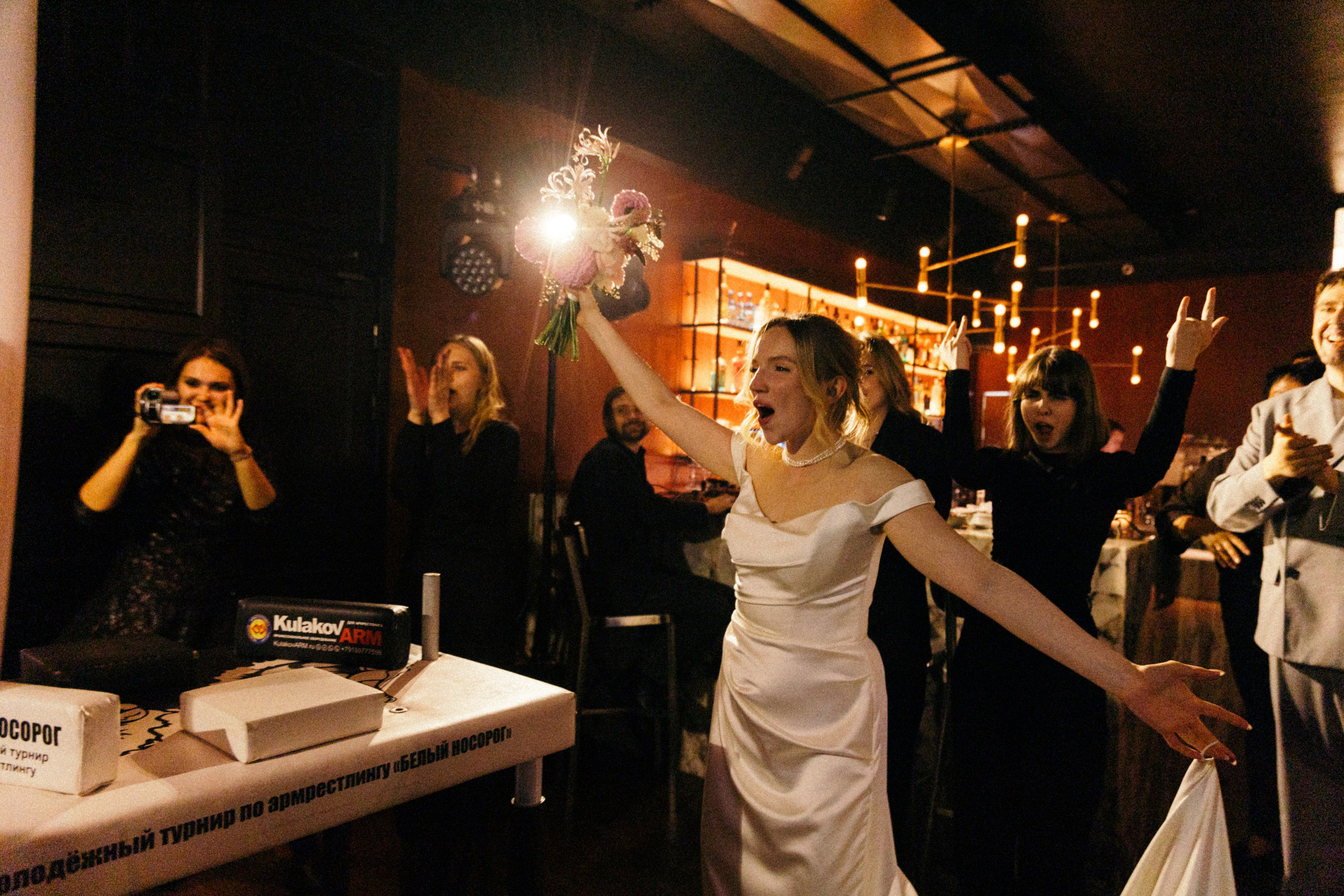 Свадьба в Питере. HELD BY LOVE. Фотограф в Астрахани Радмир Баймухамедов