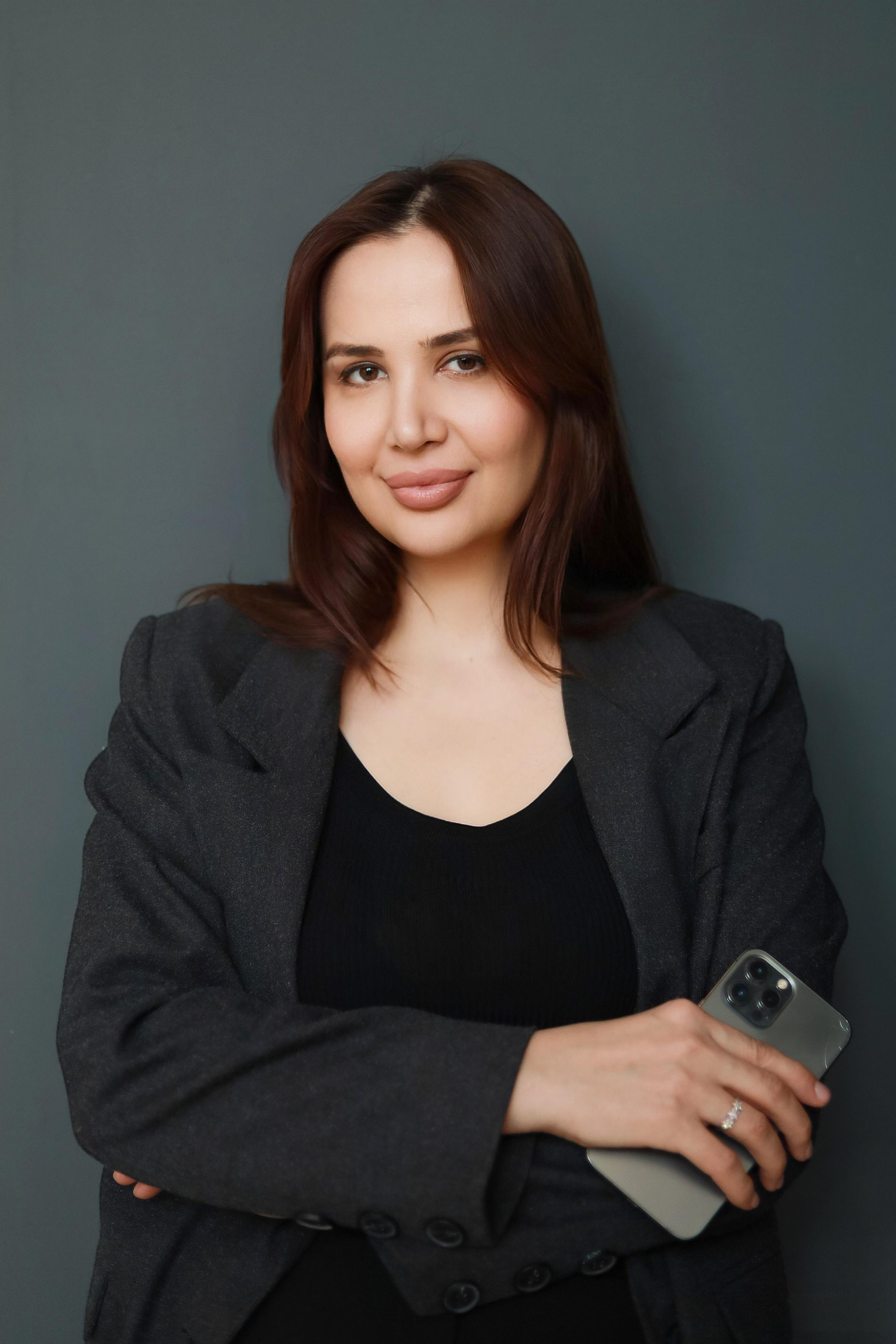 Саида, владелица бренда одежды, оптовый селлер. Фотограф в Москве Ксения Мокрушина | Brand & Women photographer