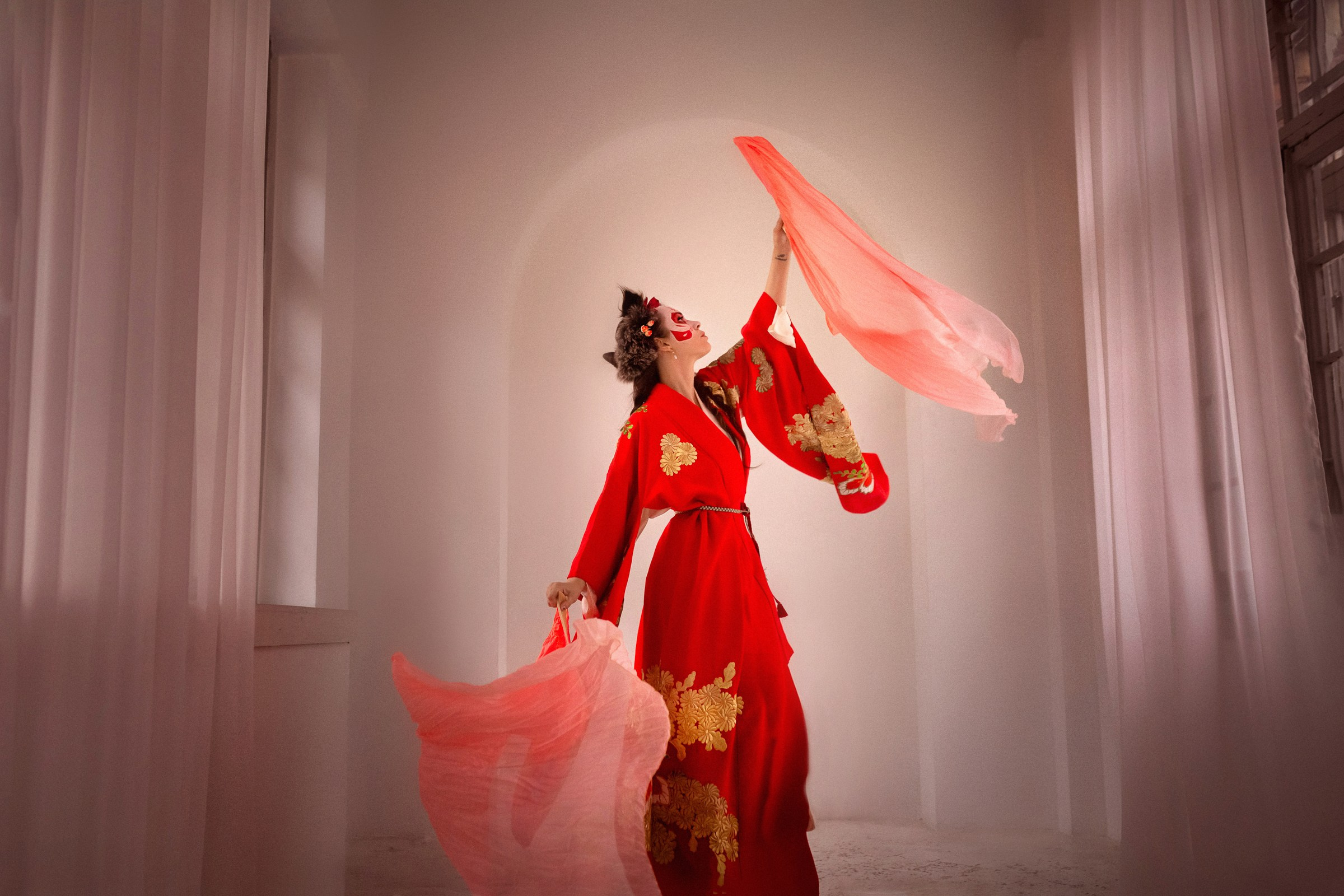 Фотосессия в восточном стиле в студии СПб, фотосессия в кимоно СПБ, красное кимоно